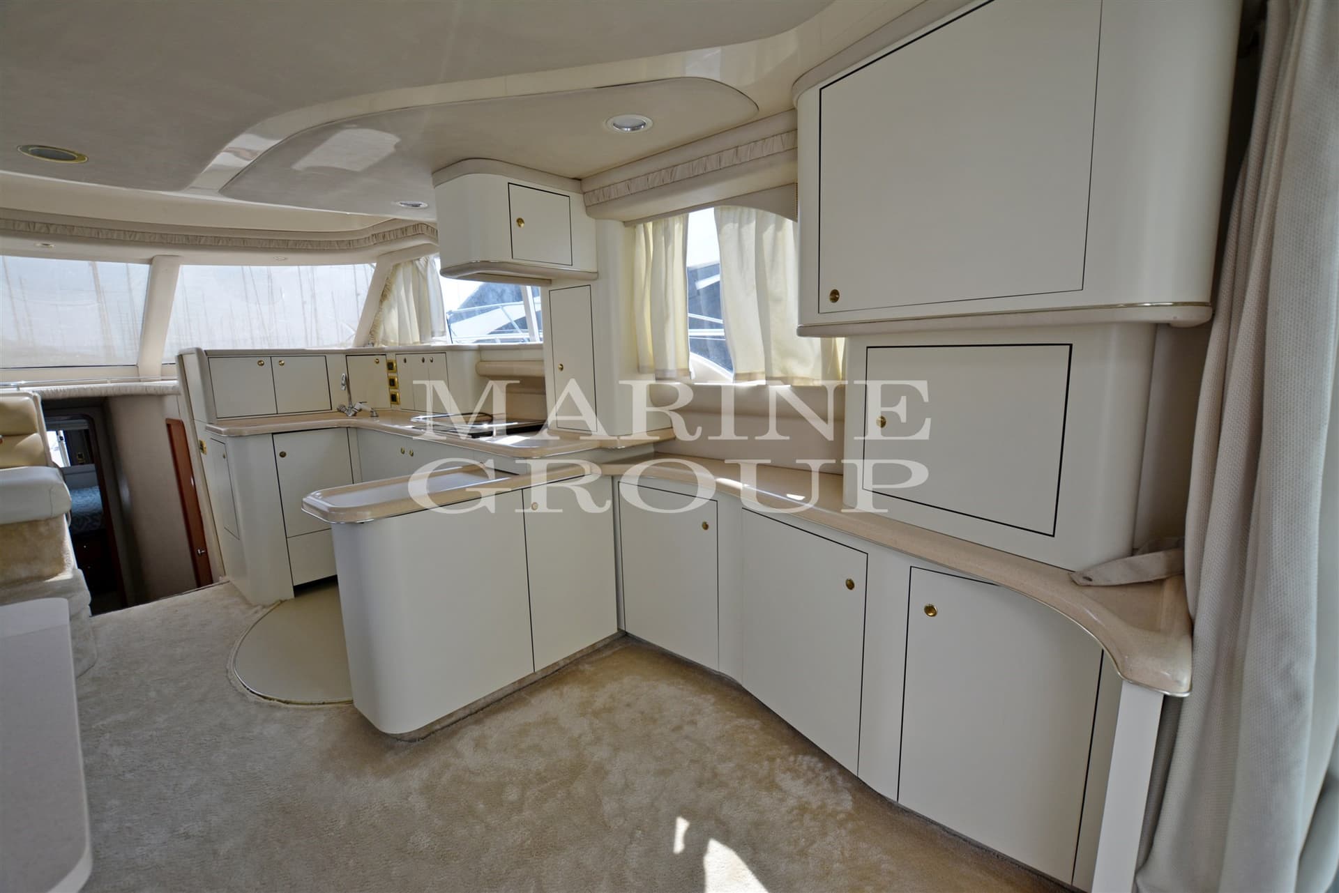 Sea Ray 480 Sedan Bridge usato - foto hero 20