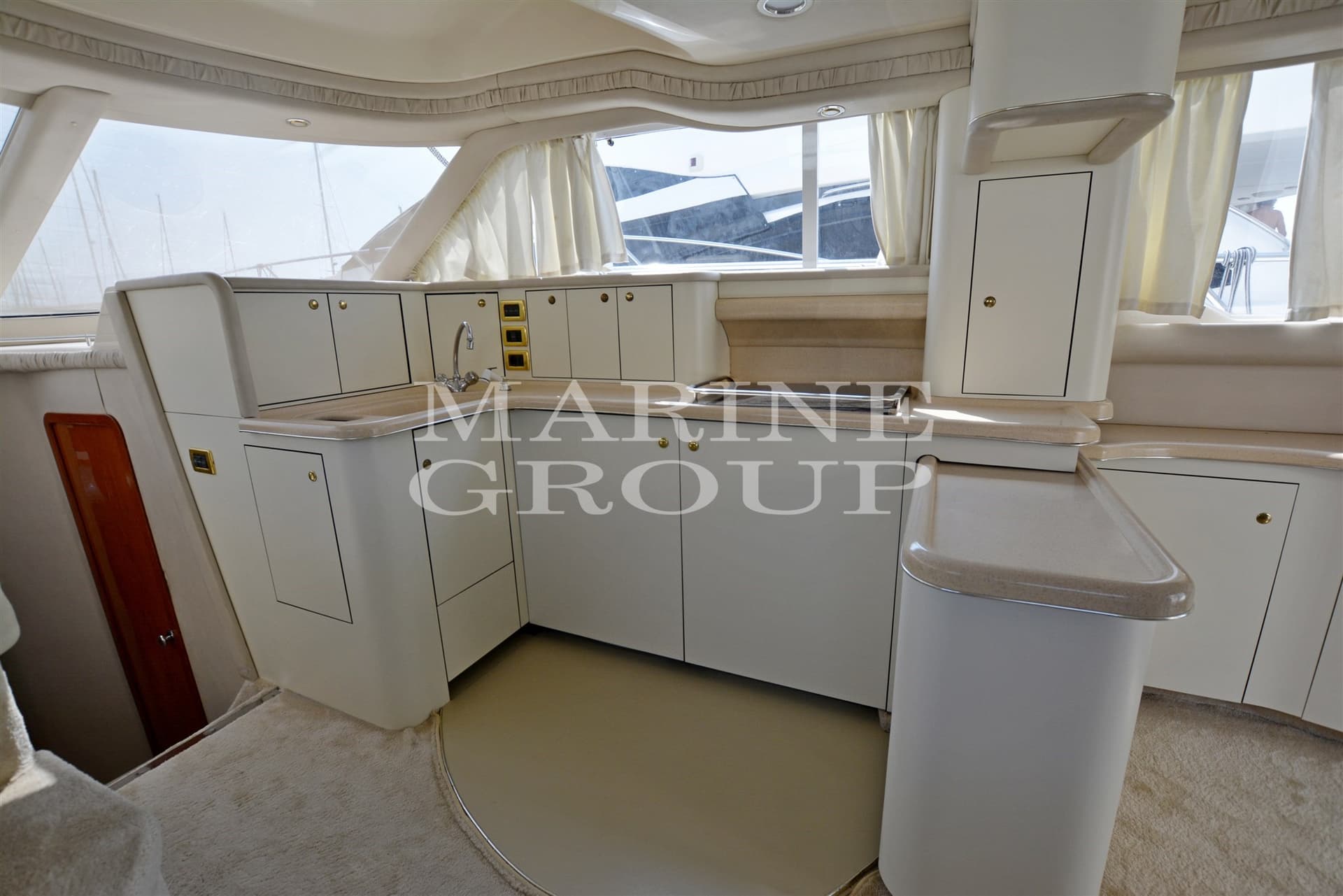 Sea Ray 480 Sedan Bridge - Deck View Sea Ray 480 Sedan Bridge - Deck View