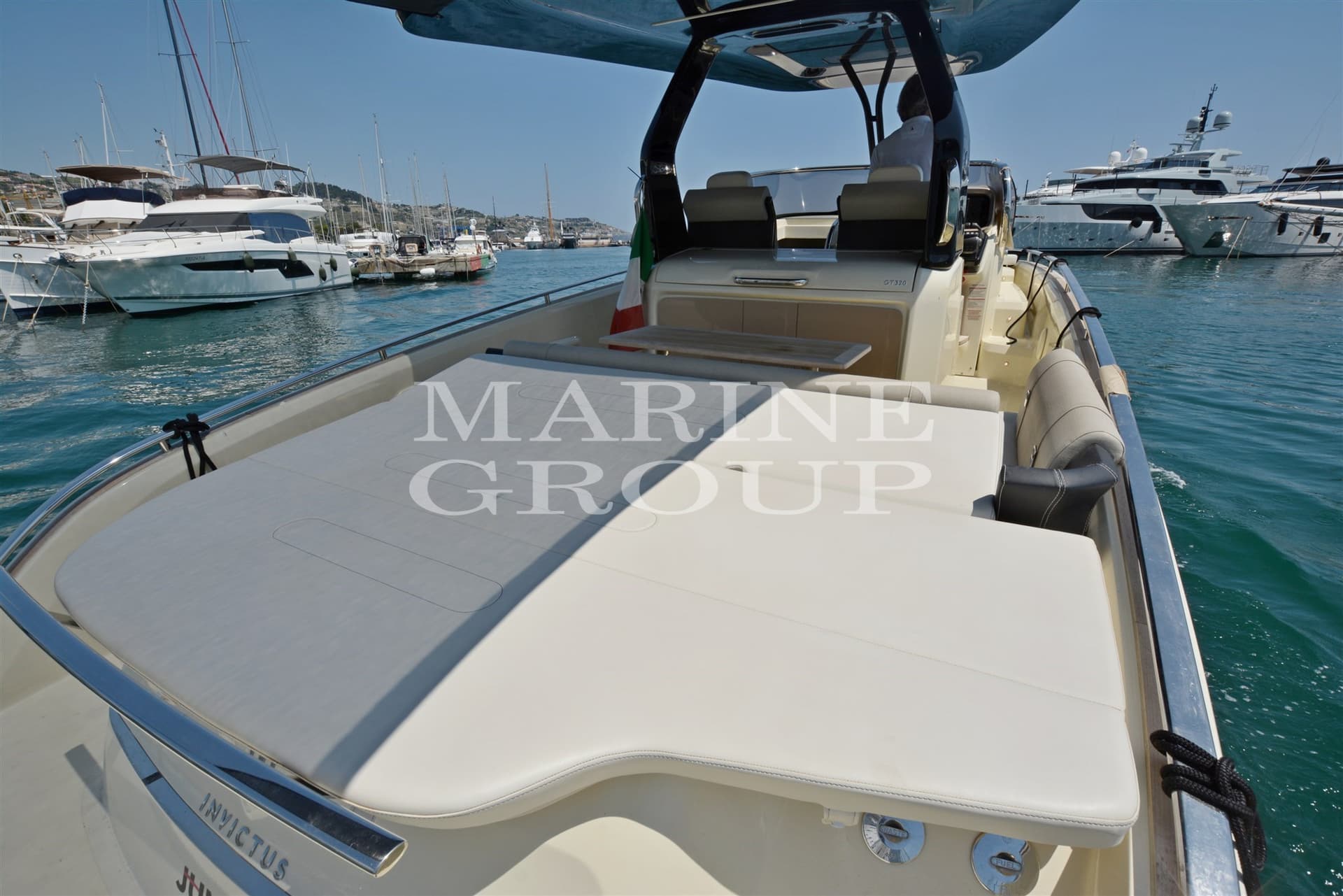 Invictus Gt320 - Deck View Invictus Gt320 - Deck View