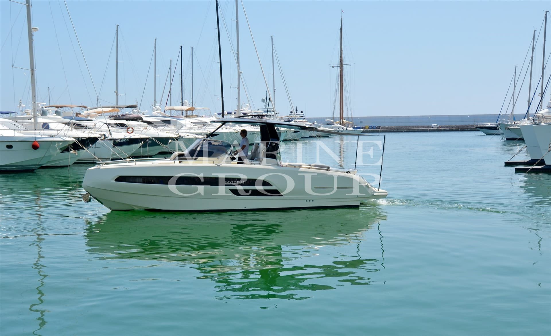 Invictus Gt320 - Main View Invictus Gt320 - Main View