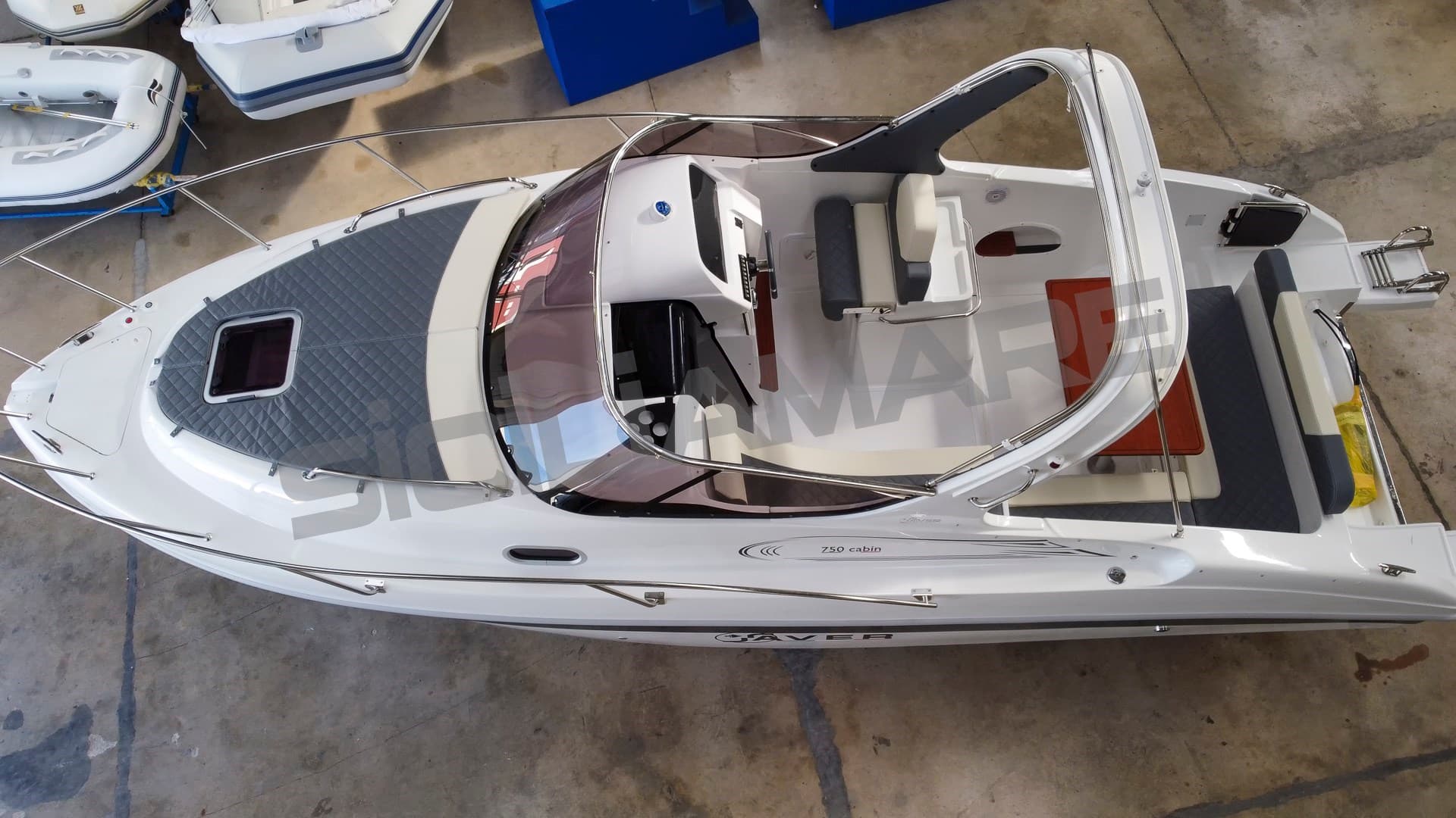 Saver 750 Cabin - Detail View 1 Saver 750 Cabin - Detail View 1