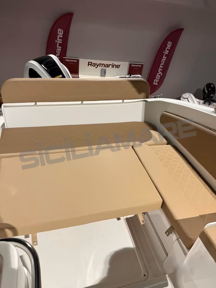 Saver 750 Cabin - Interior View Saver 750 Cabin - Interior View