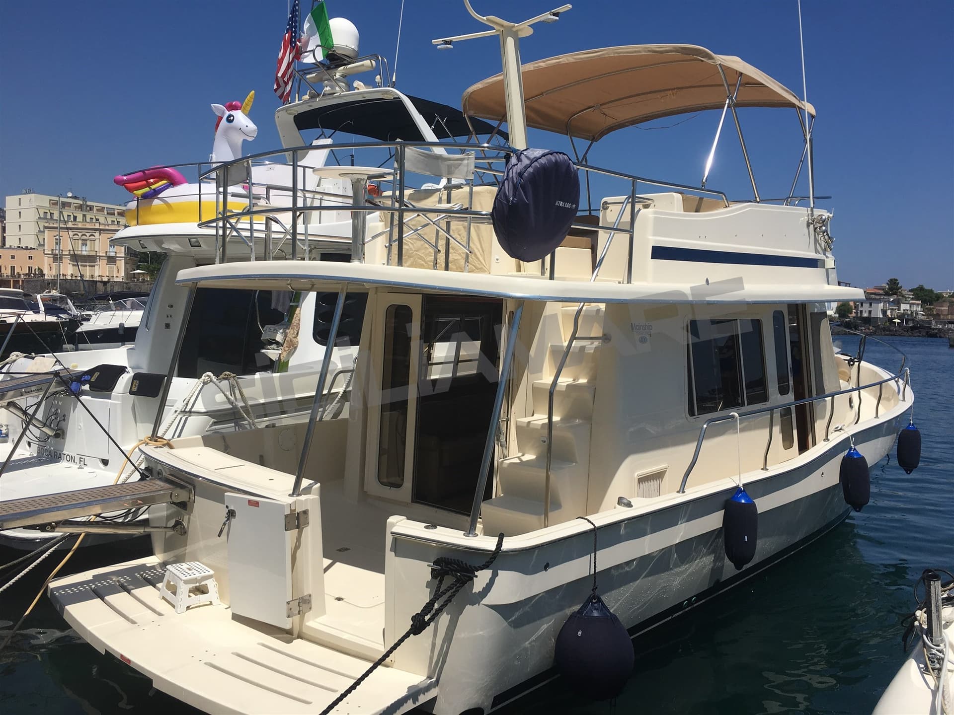 Mainship Mainship 400 Trawler - Main View Mainship Mainship 400 Trawler - Main View