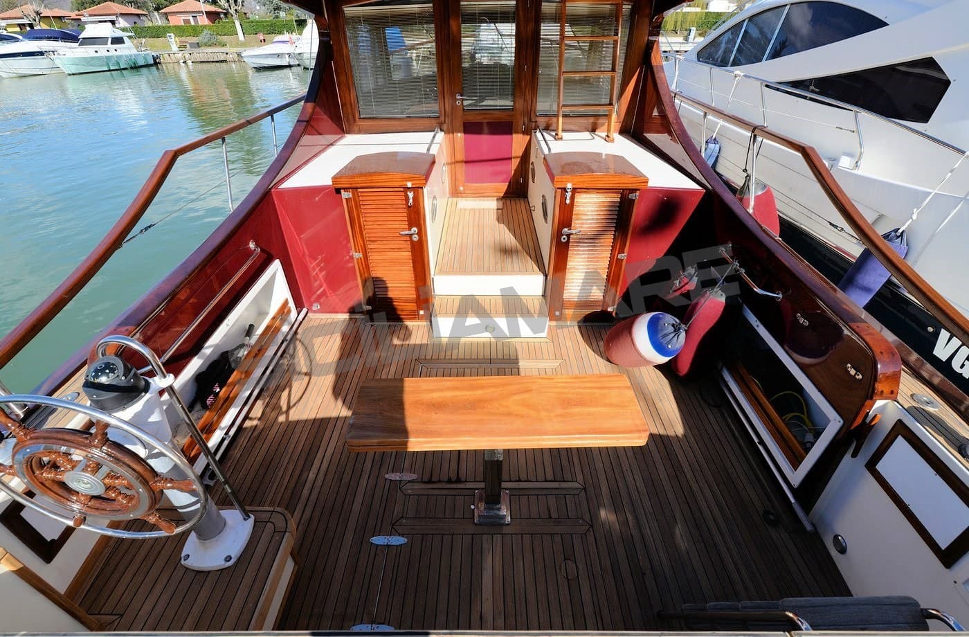 Austin Parker Down East 42 Fly - Detail View 1 Austin Parker Down East 42 Fly - Detail View 1