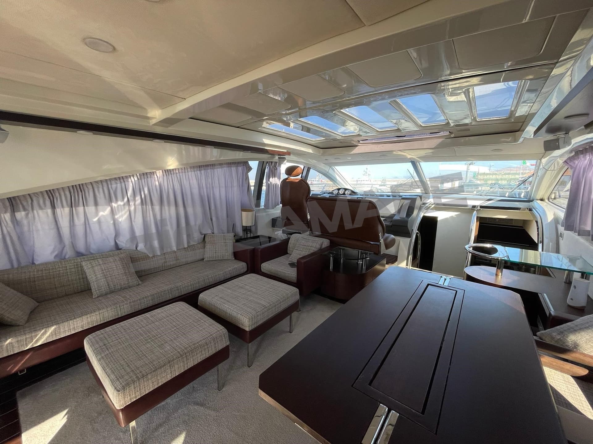 Azimut 68s - Interior View Azimut 68s - Interior View