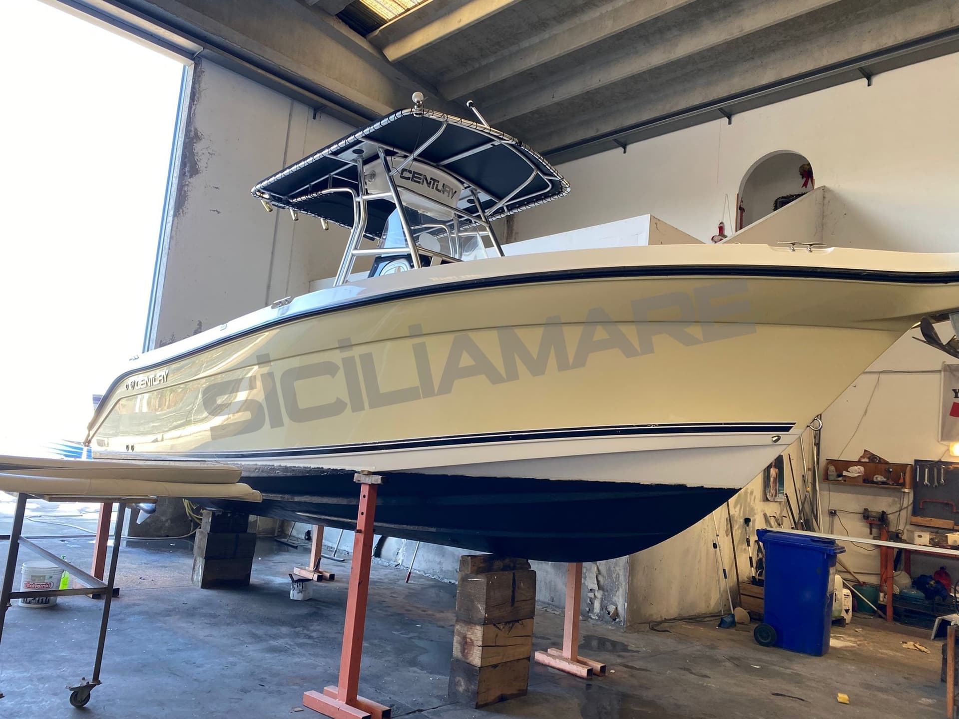 Century 2400 Cc - Main View Century 2400 Cc - Main View