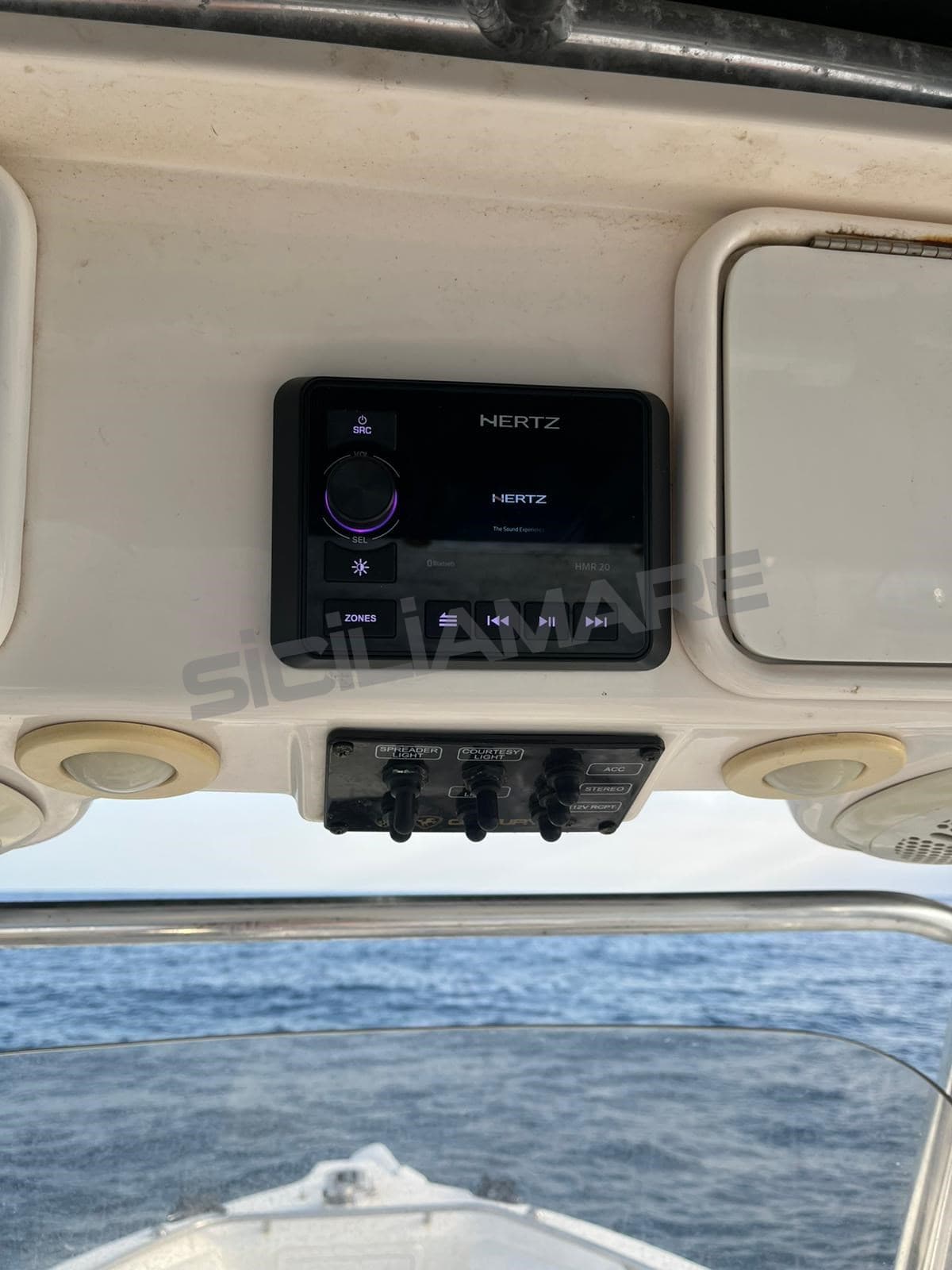 Century 2400 Cc - Deck View Century 2400 Cc - Deck View