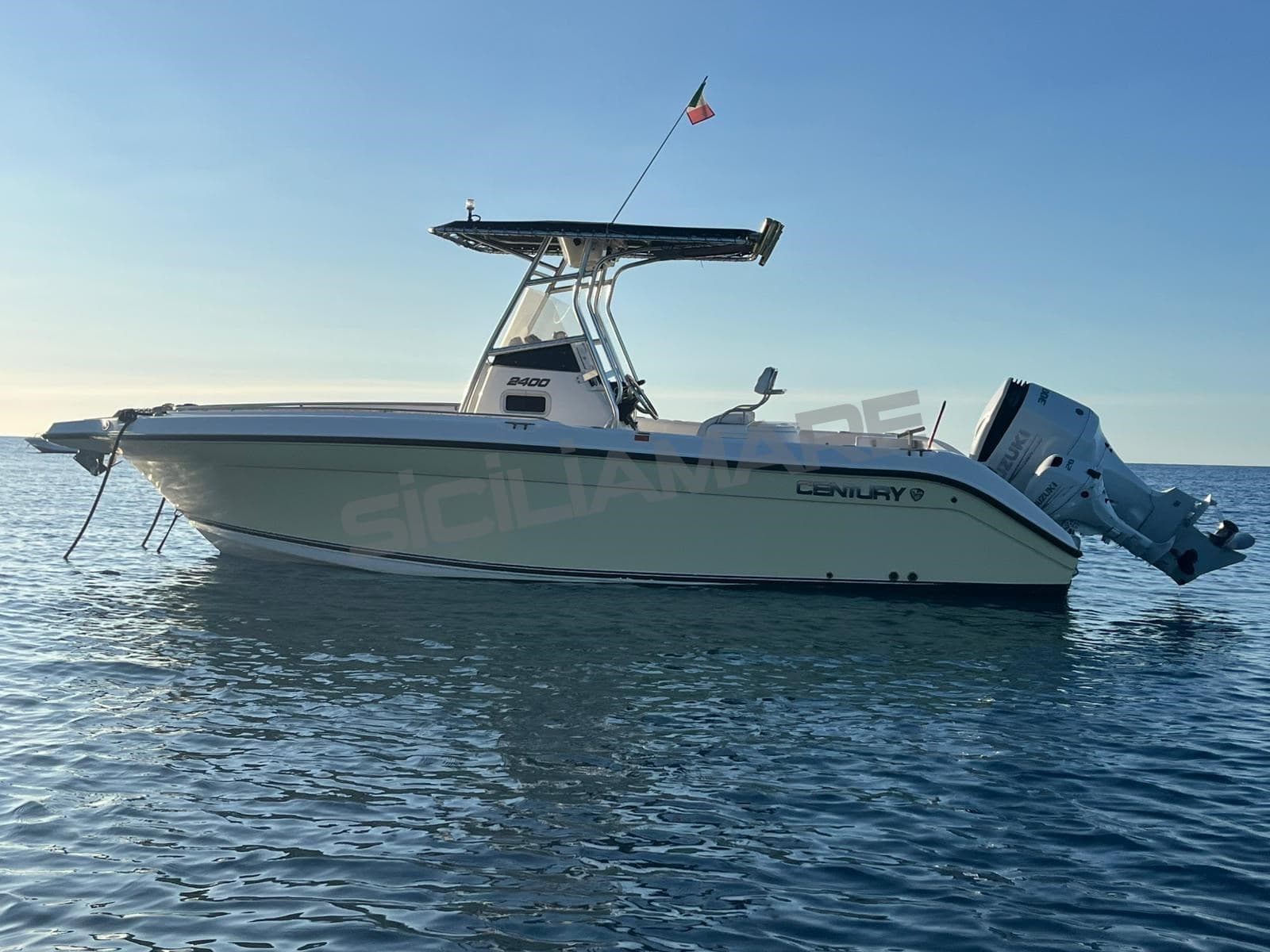 Century 2400 Cc - Detail View 1 Century 2400 Cc - Detail View 1