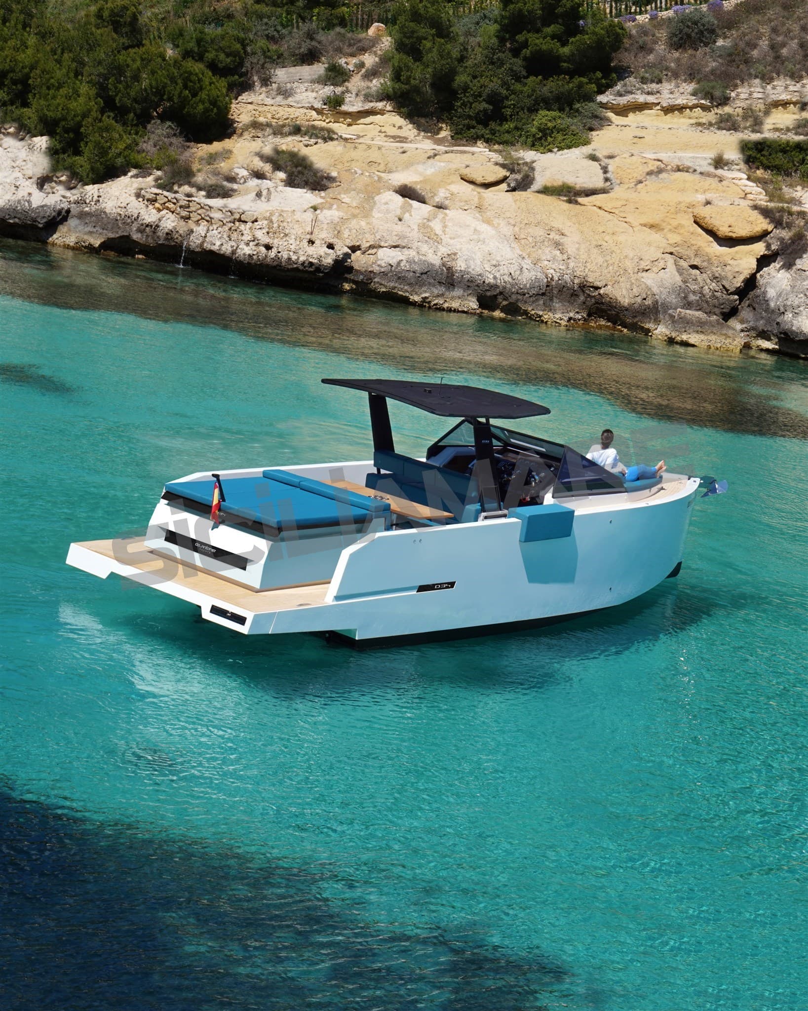 De Antonio Yachts D34 Cruiser - Detail View 1 De Antonio Yachts D34 Cruiser - Detail View 1