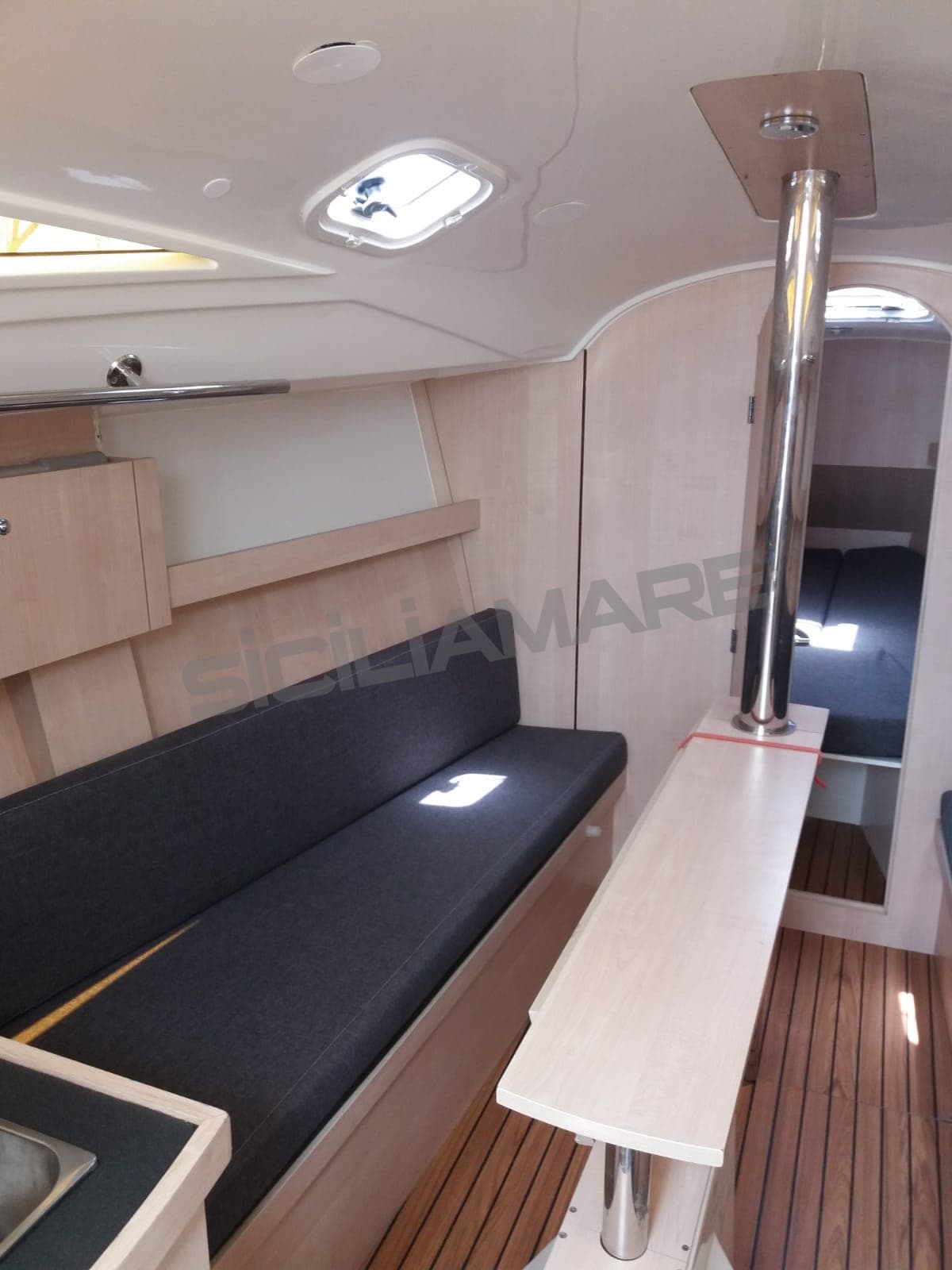 Cobra Yachts Cobra 33 - Interior View Cobra Yachts Cobra 33 - Interior View