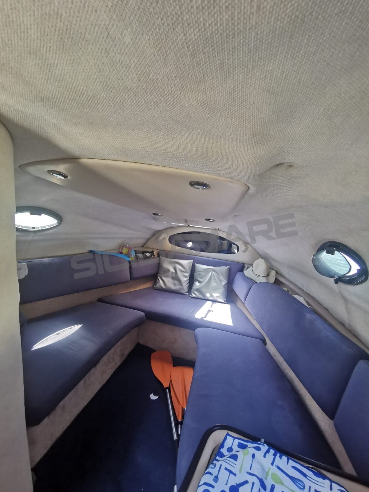 Regal Marine Commodore 242 - Detail View 1 Regal Marine Commodore 242 - Detail View 1