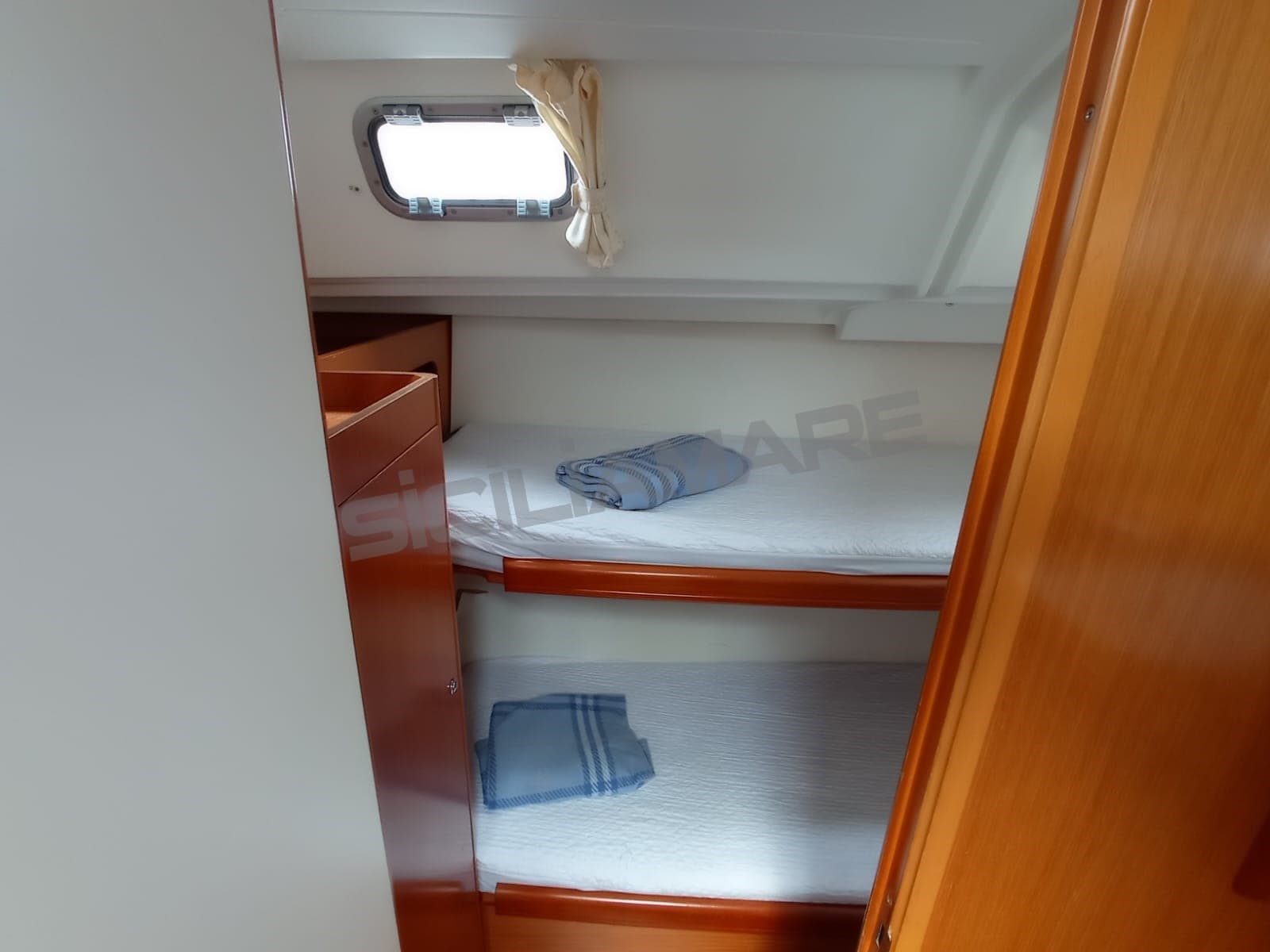 Beneteau Cyclades 50.5 - Deck View Beneteau Cyclades 50.5 - Deck View