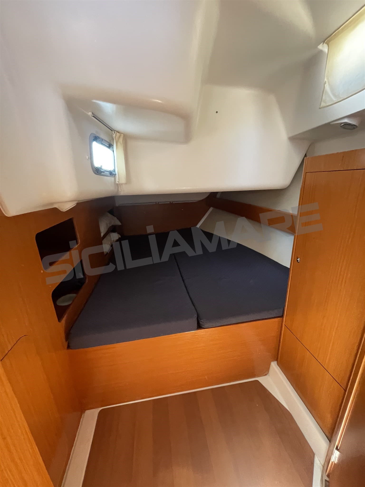 Beneteau Cyclades 50.4 - Deck View Beneteau Cyclades 50.4 - Deck View