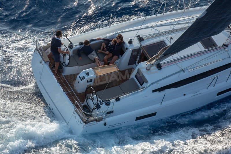 Jeanneau Sun Odyssey 410 - Interior View Jeanneau Sun Odyssey 410 - Interior View