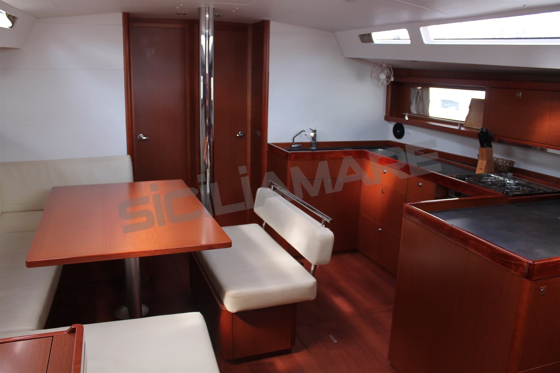 Beneteau Oceanis 48 used - detail 2