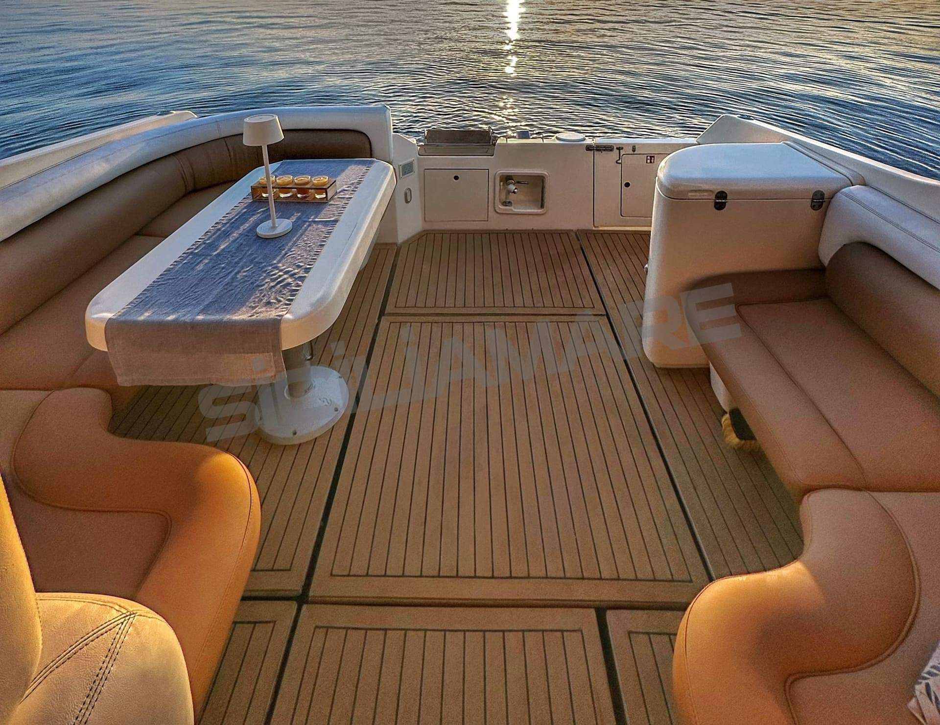 Cranchi Mediterranee 40 - Interior View Cranchi Mediterranee 40 - Interior View