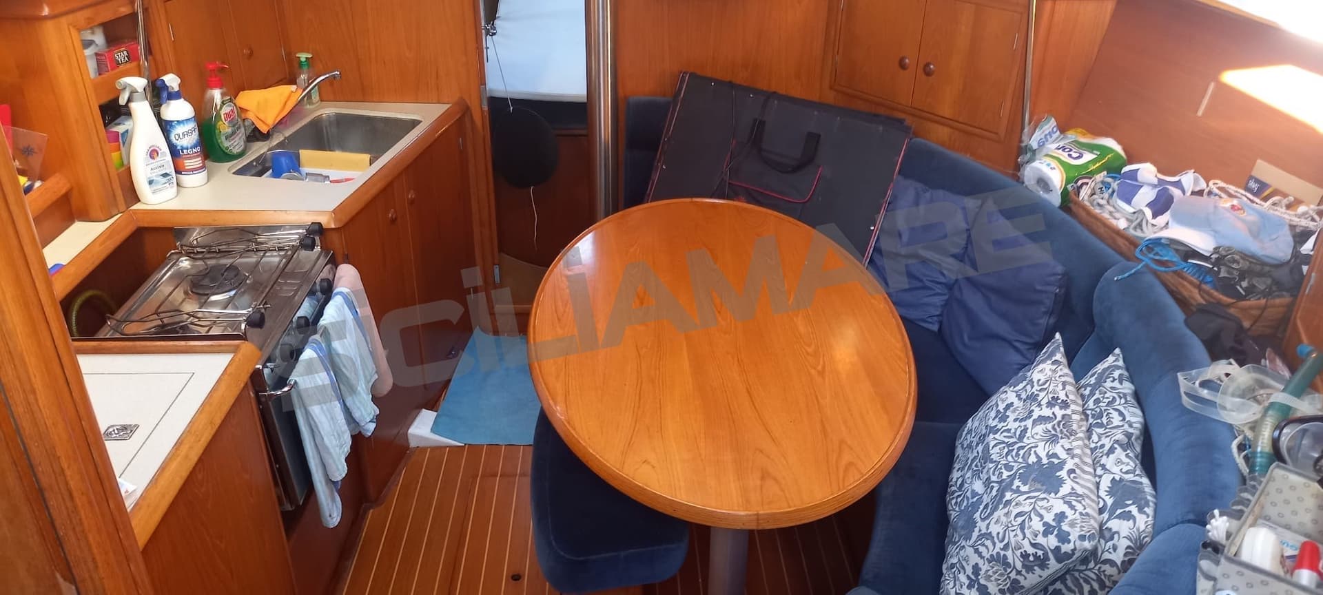 Jeanneau Sun Odyssey 34.2 - Interior View Jeanneau Sun Odyssey 34.2 - Interior View