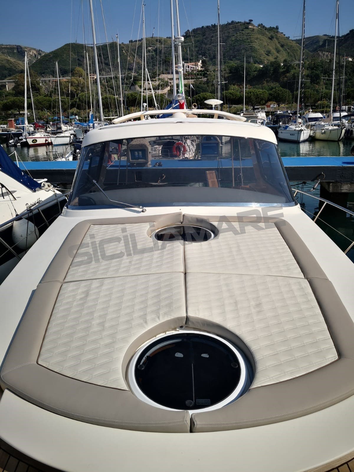 Ilver Mirable 42 Ht - Interior View Ilver Mirable 42 Ht - Interior View