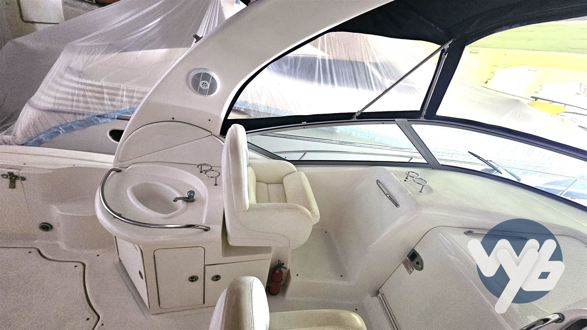 Sea Ray 375 Da Sundancer - Deck View Sea Ray 375 Da Sundancer - Deck View