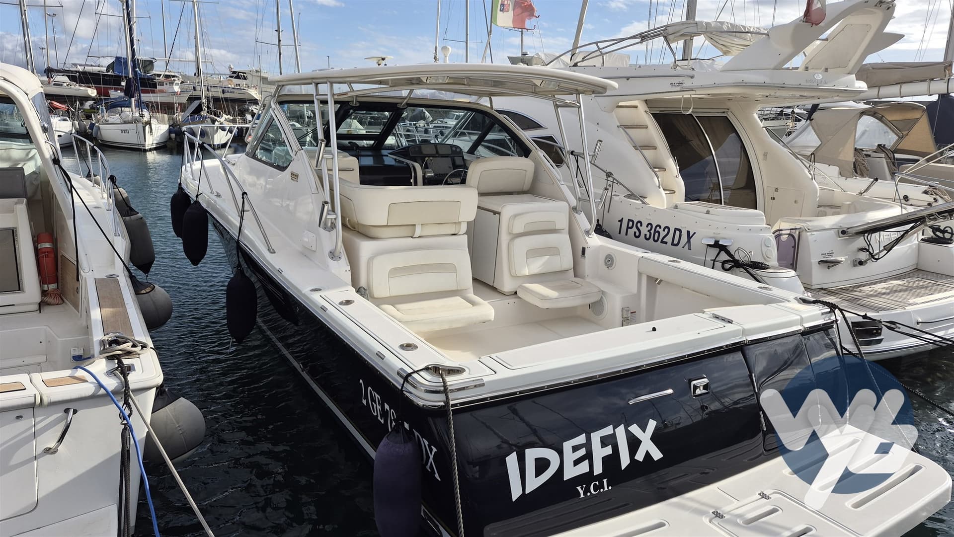 Tiara Yachts 3600 Open - Detail View 1 Tiara Yachts 3600 Open - Detail View 1