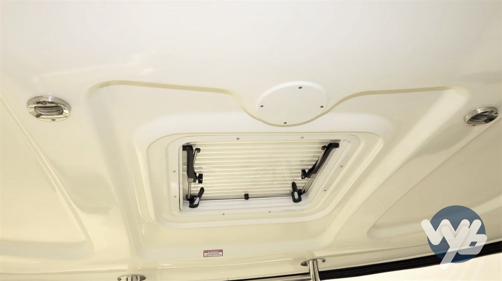 Sea Ray 455 Sundancer - Deck View Sea Ray 455 Sundancer - Deck View