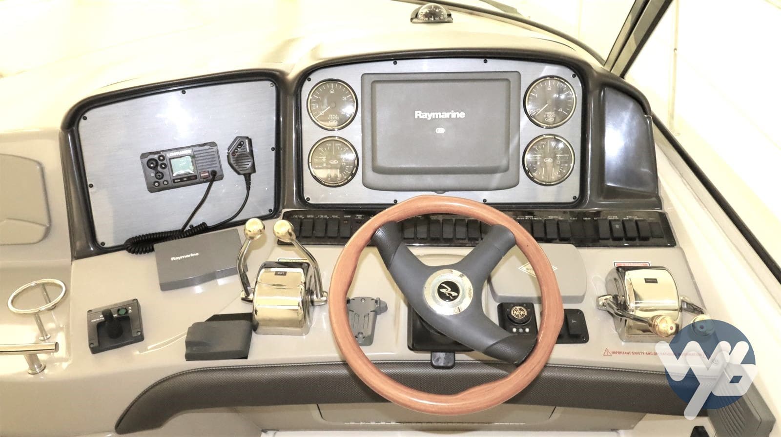 Sea Ray 455 Sundancer - Interior View Sea Ray 455 Sundancer - Interior View