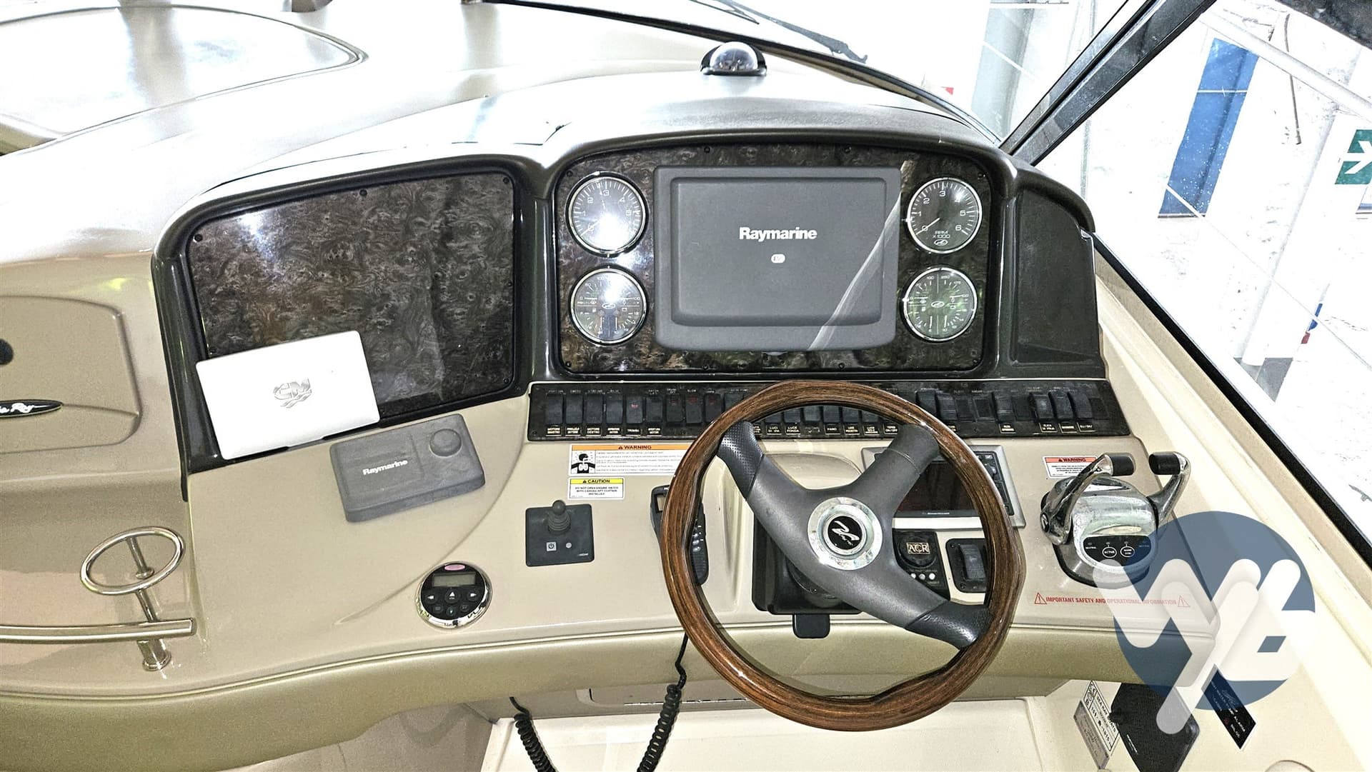 Sea Ray 455 Sundancer - Interior View Sea Ray 455 Sundancer - Interior View