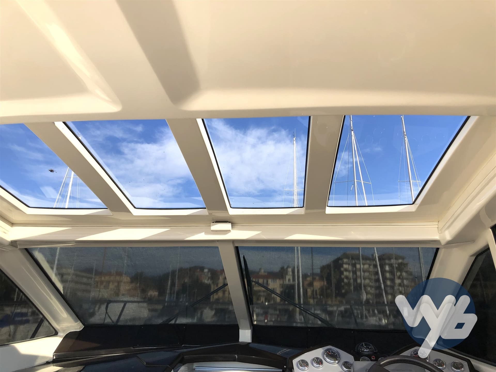 Absolute Absolute 40 - Interior View Absolute Absolute 40 - Interior View