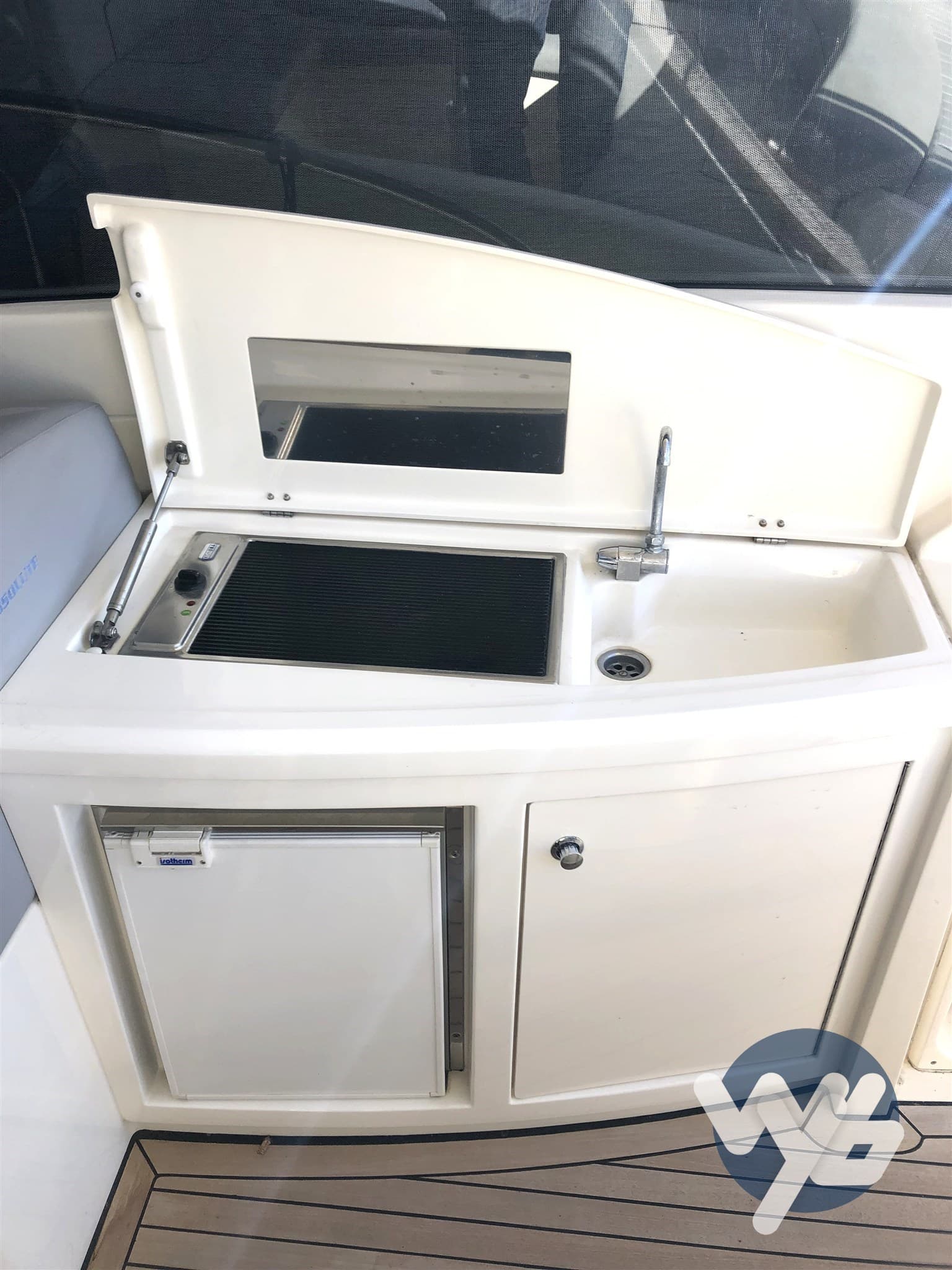 Absolute Absolute 40 - Deck View Absolute Absolute 40 - Deck View