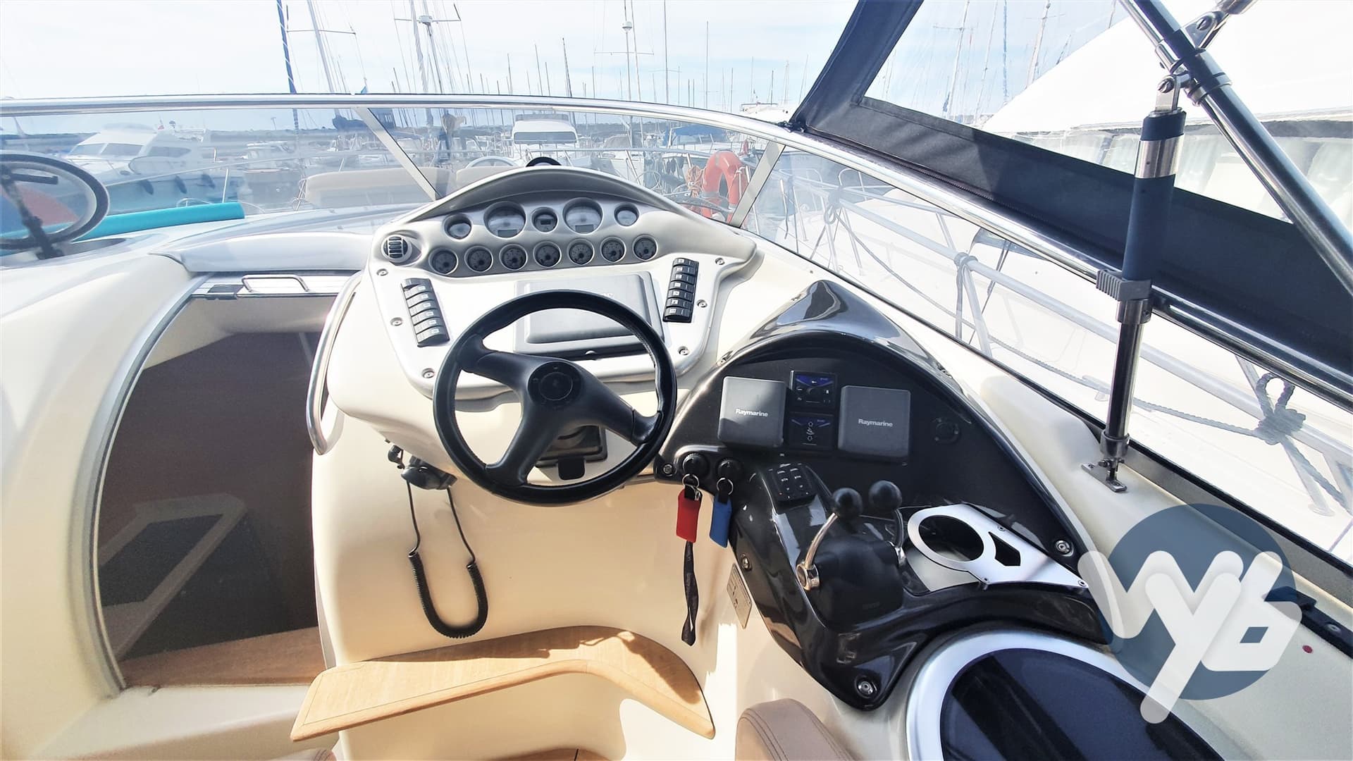 Cranchi Zaffiro 36 - Deck View Cranchi Zaffiro 36 - Deck View