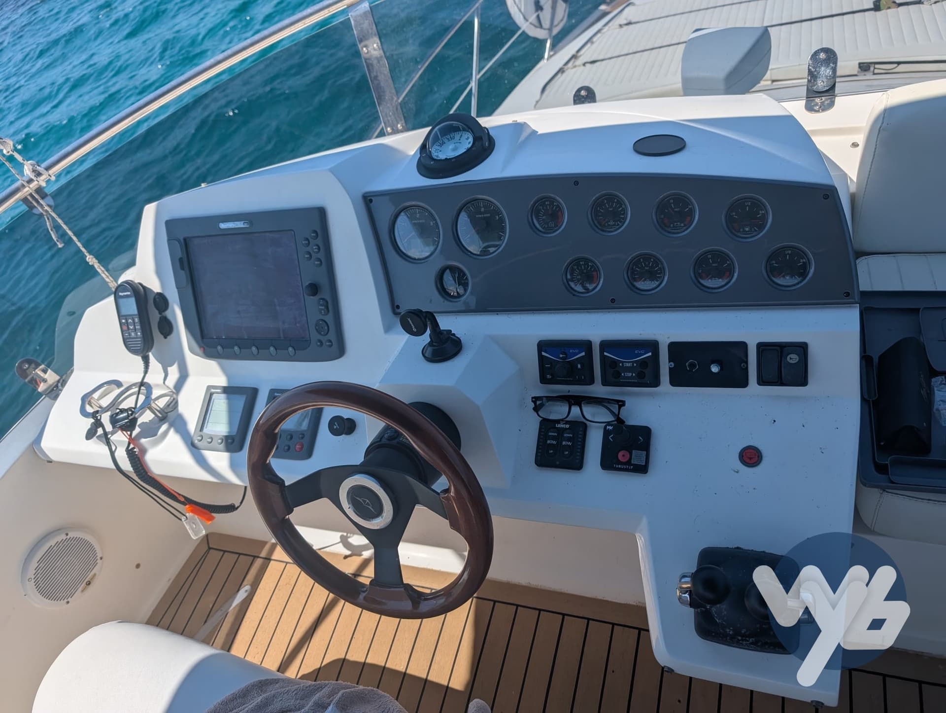 Sealine F 43 used - detail 2