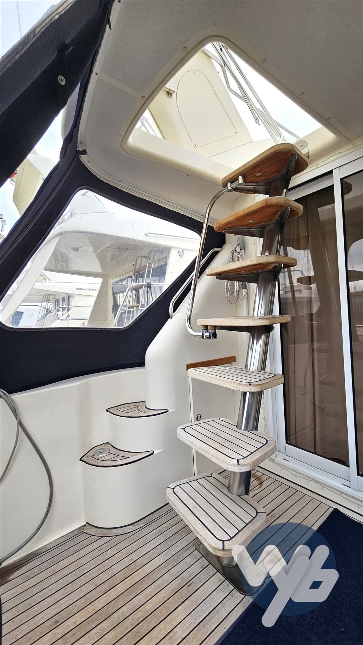 Marine Project Princess 380 Fly - Detail View 1 Marine Project Princess 380 Fly - Detail View 1