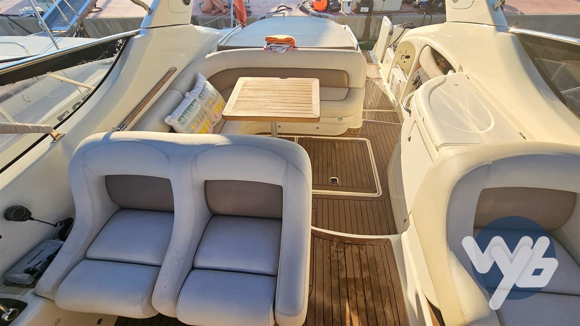 Cranchi Endurance 39 - Deck View Cranchi Endurance 39 - Deck View