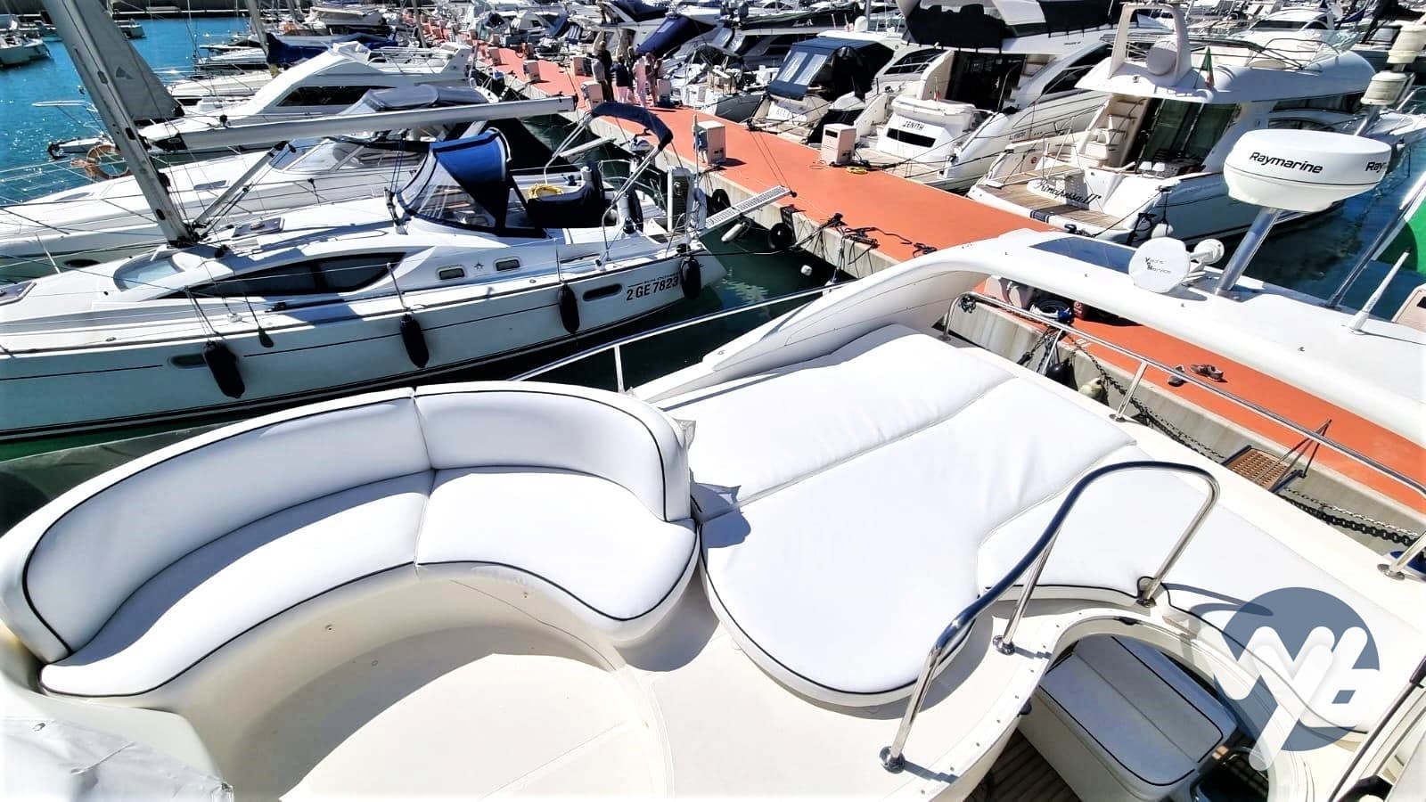 Azimut Az 39 - Deck View Azimut Az 39 - Deck View