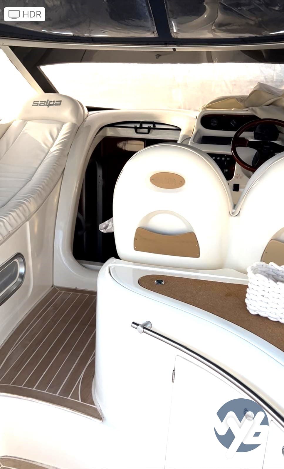 Salpa Laver 31.5 - Deck View Salpa Laver 31.5 - Deck View