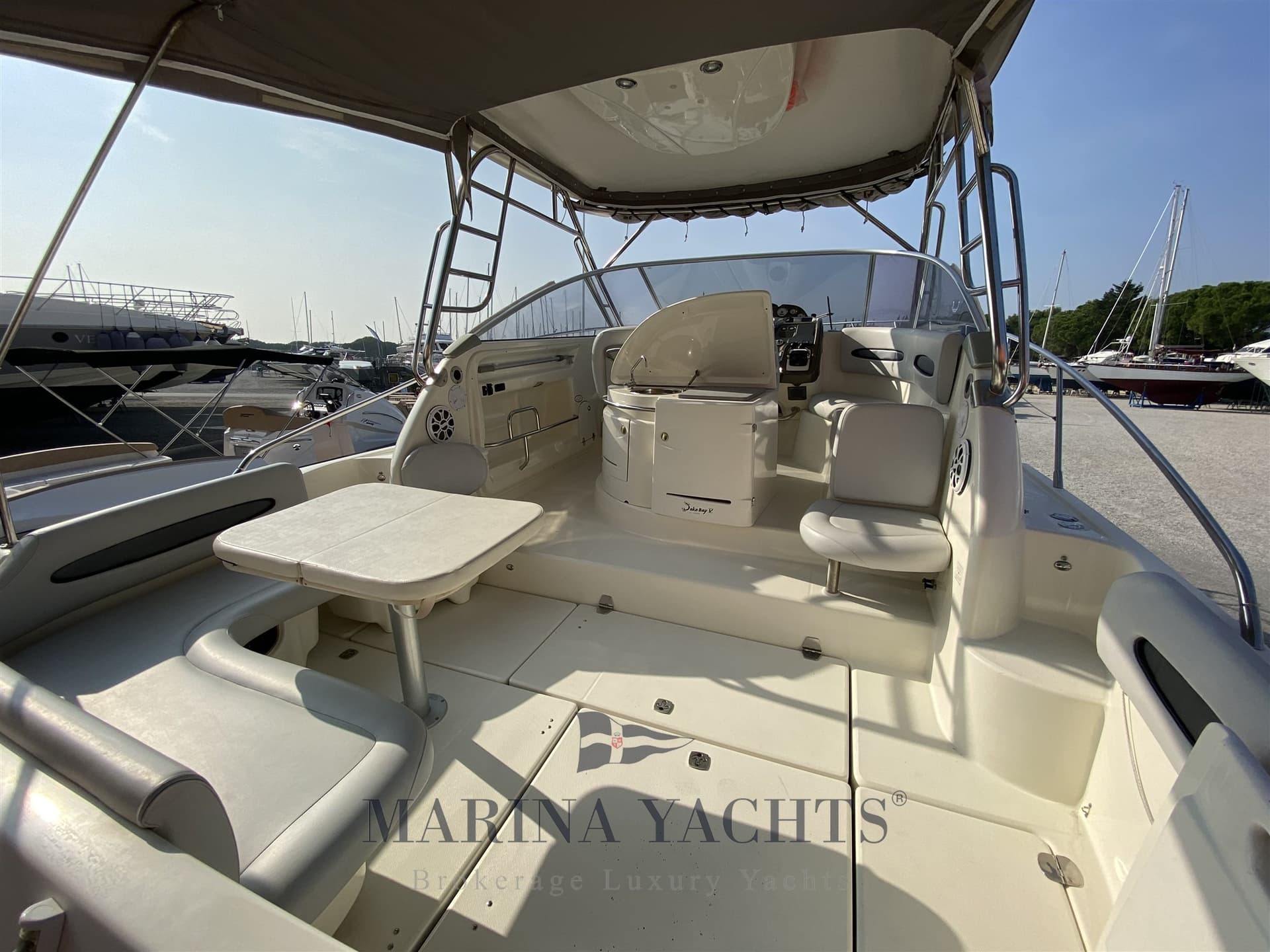 Cranchi Zaffiro 32 - Deck View Cranchi Zaffiro 32 - Deck View