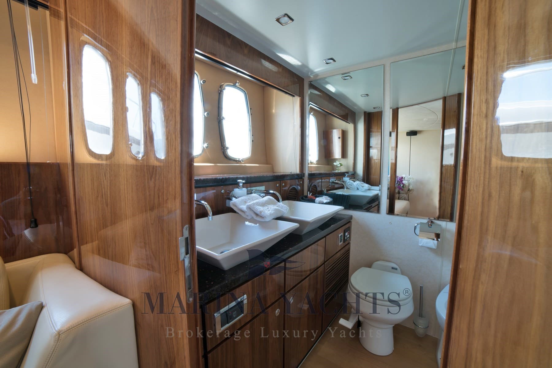 Fairline SQUADRON 74 usato - foto hero 16