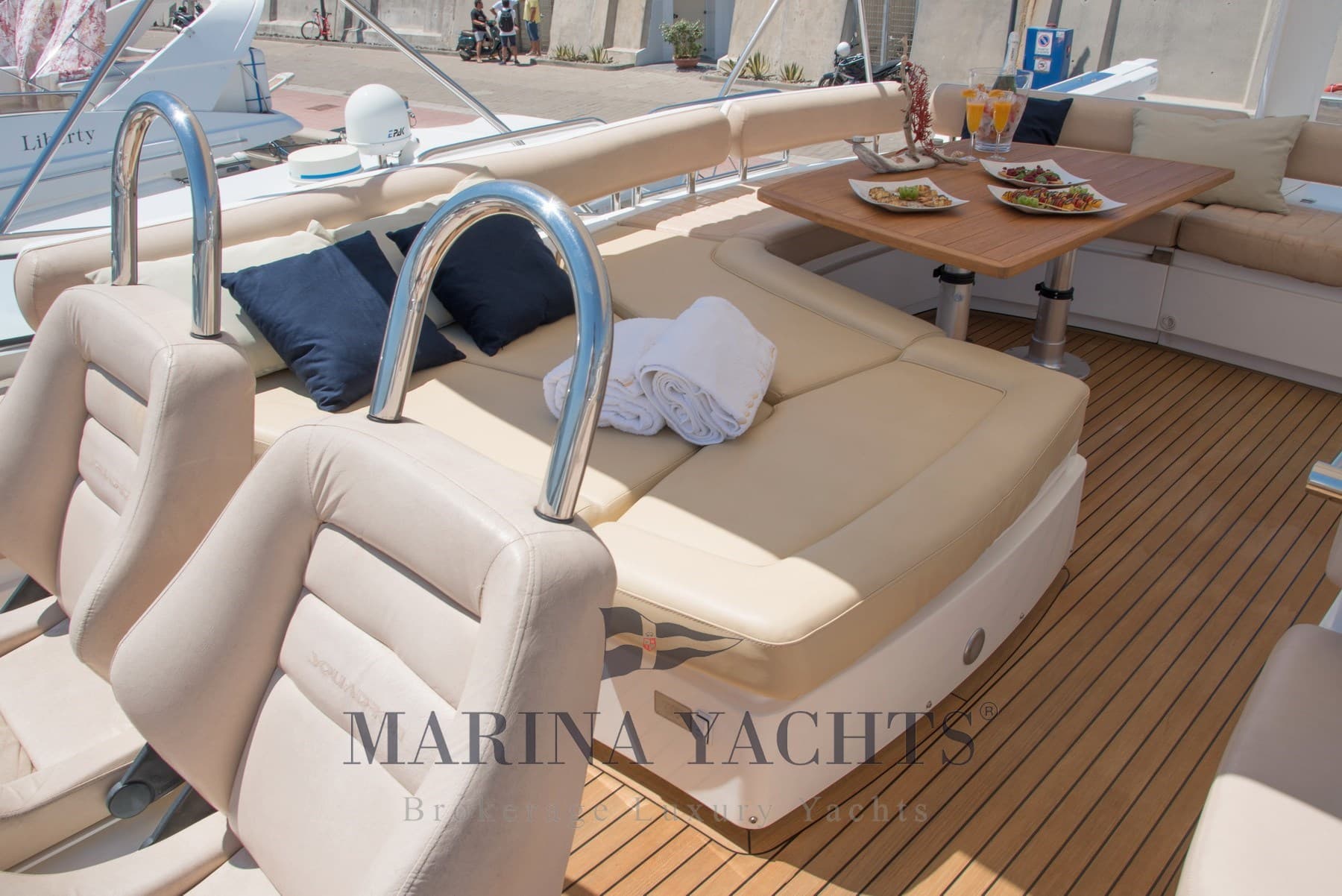Fairline SQUADRON 74 usato - foto hero 28