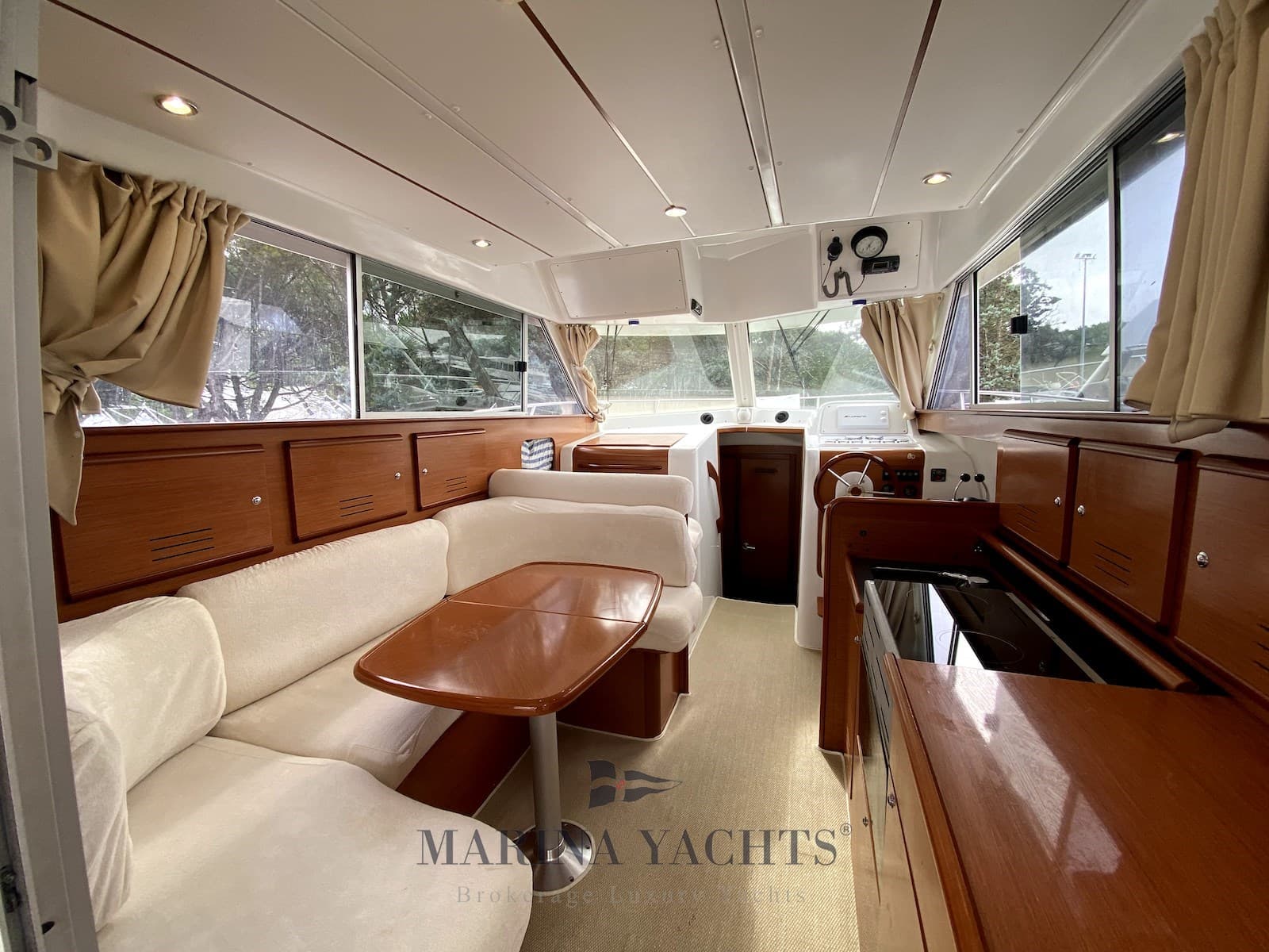 Beneteau Antares 10.80 usato - foto hero 2