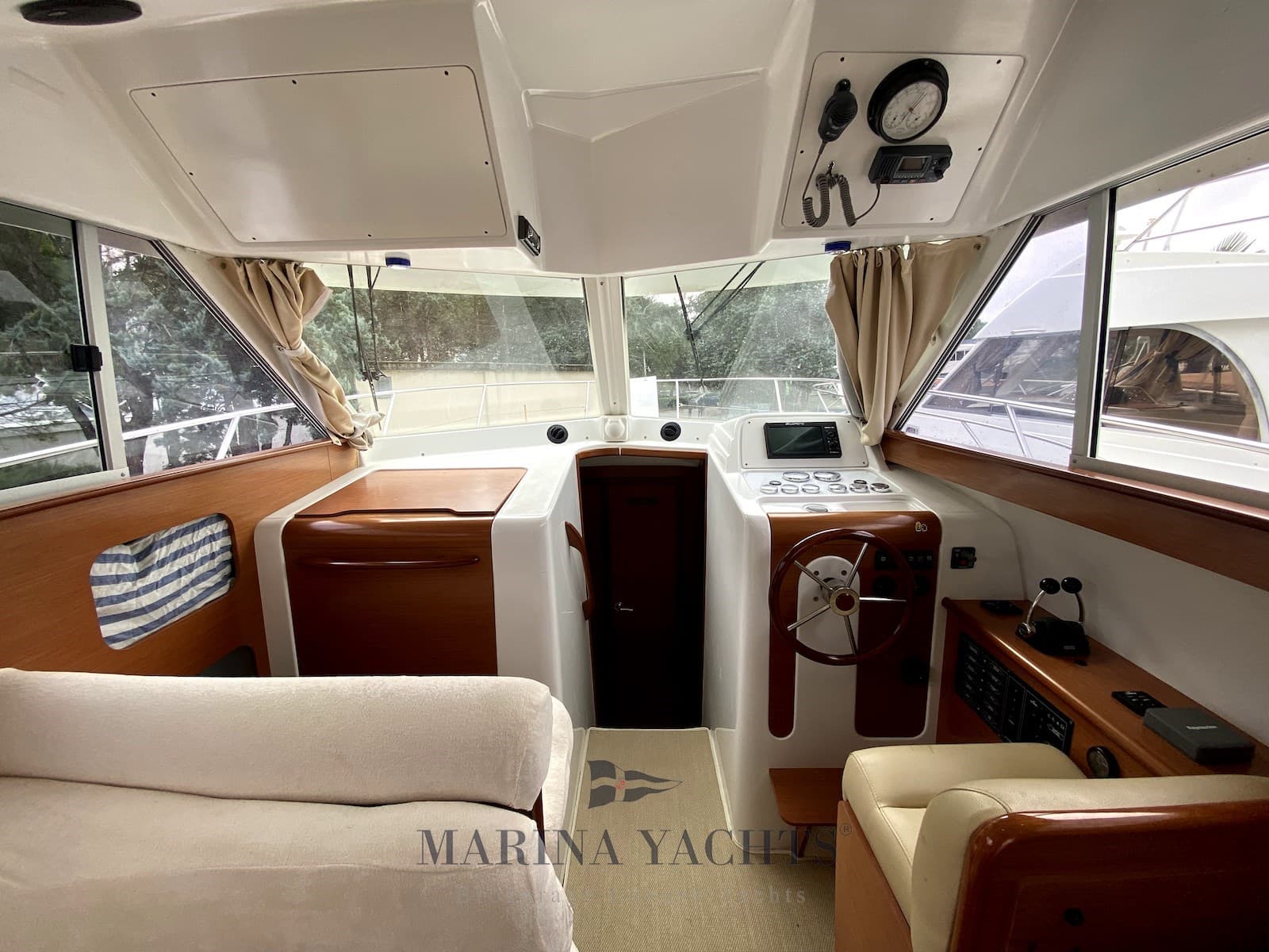 Beneteau Antares 10.80 - Interior View Beneteau Antares 10.80 - Interior View