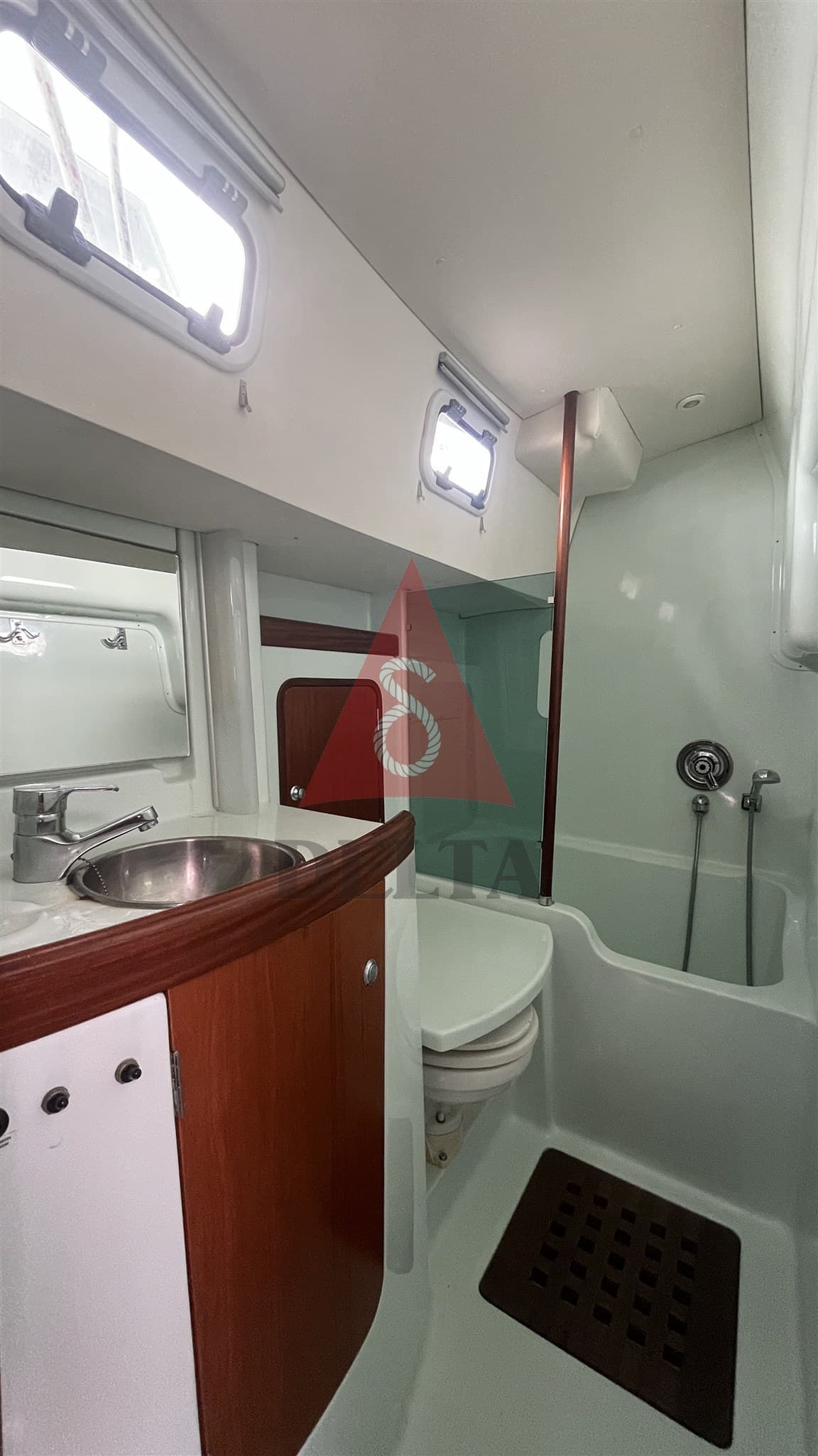 Beneteau Oceanis 44 CC used - hero image 10