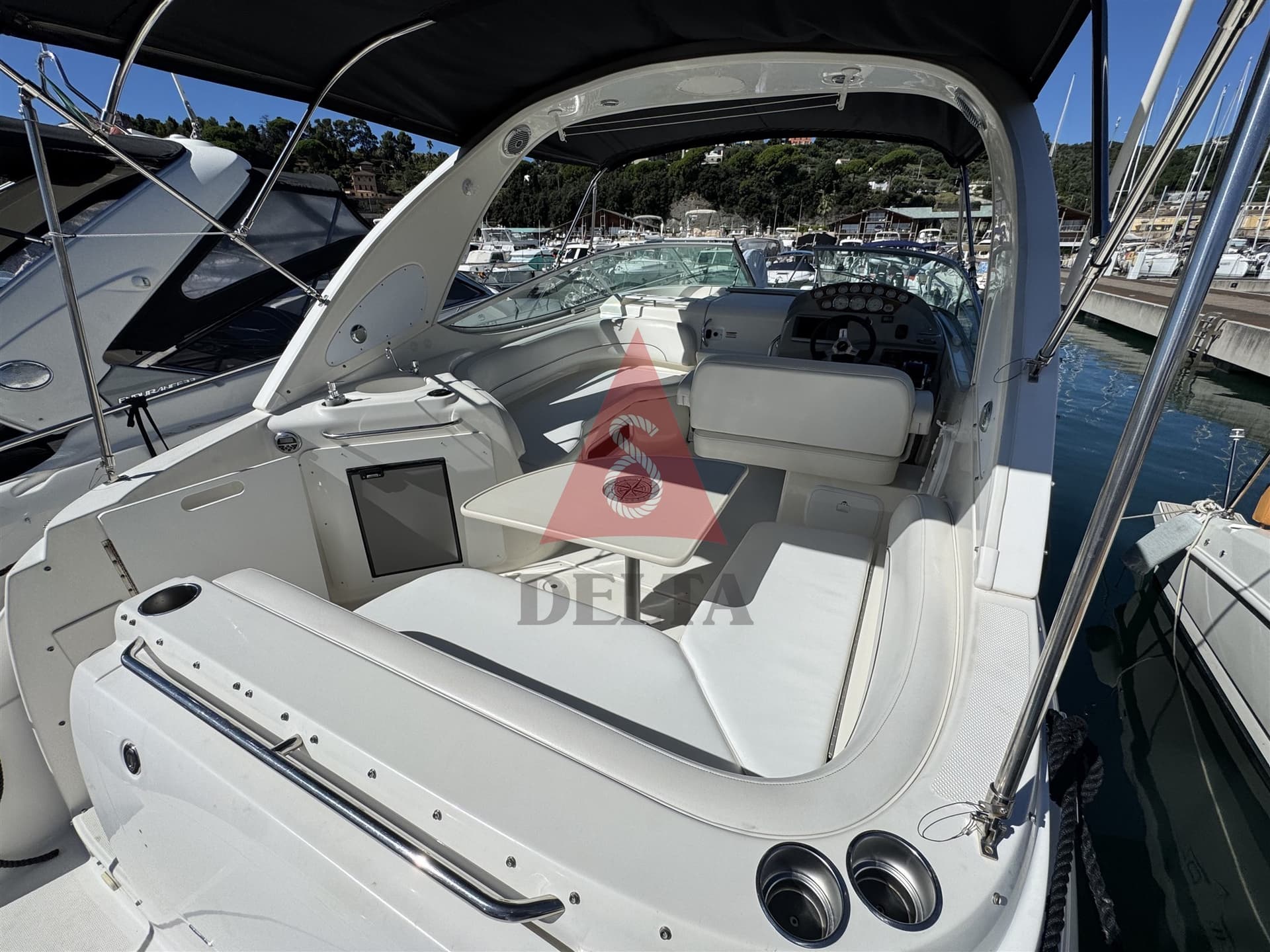 Bayliner 300 Sb - Deck View Bayliner 300 Sb - Deck View