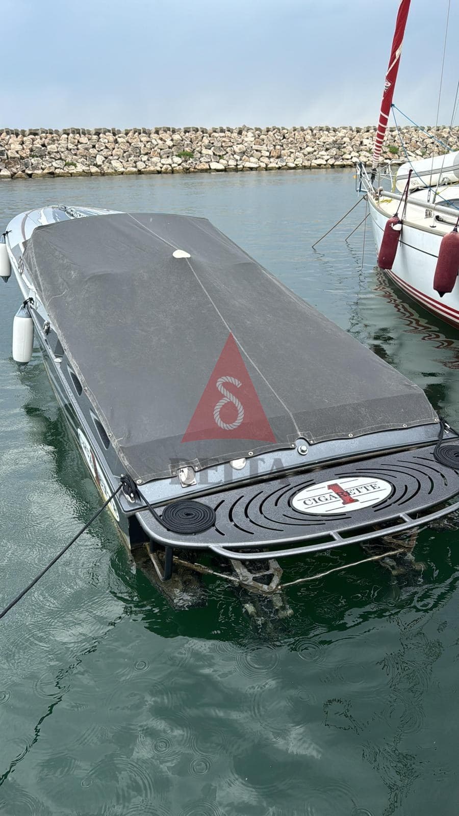 Cigarette R.T. 30 Vice - Deck View Cigarette R.T. 30 Vice - Deck View