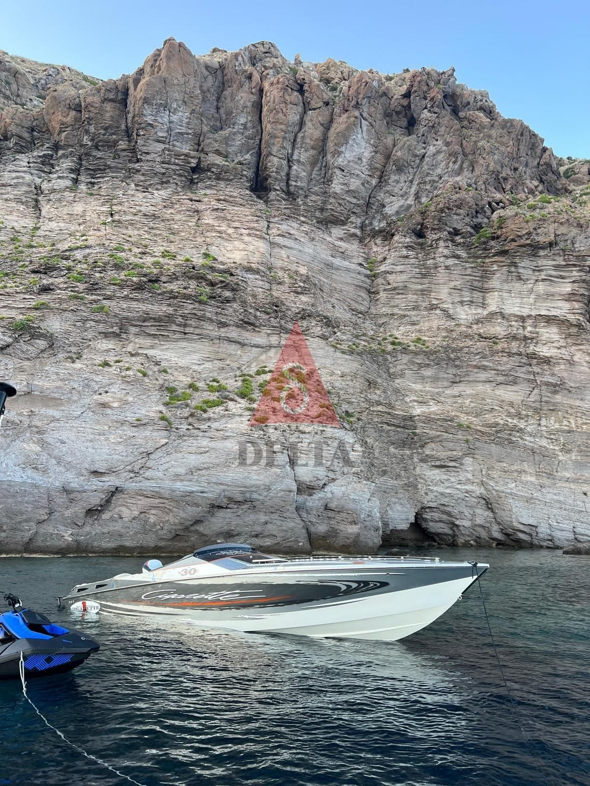 Cigarette R.T. 30 Vice - Detail View 1 Cigarette R.T. 30 Vice - Detail View 1