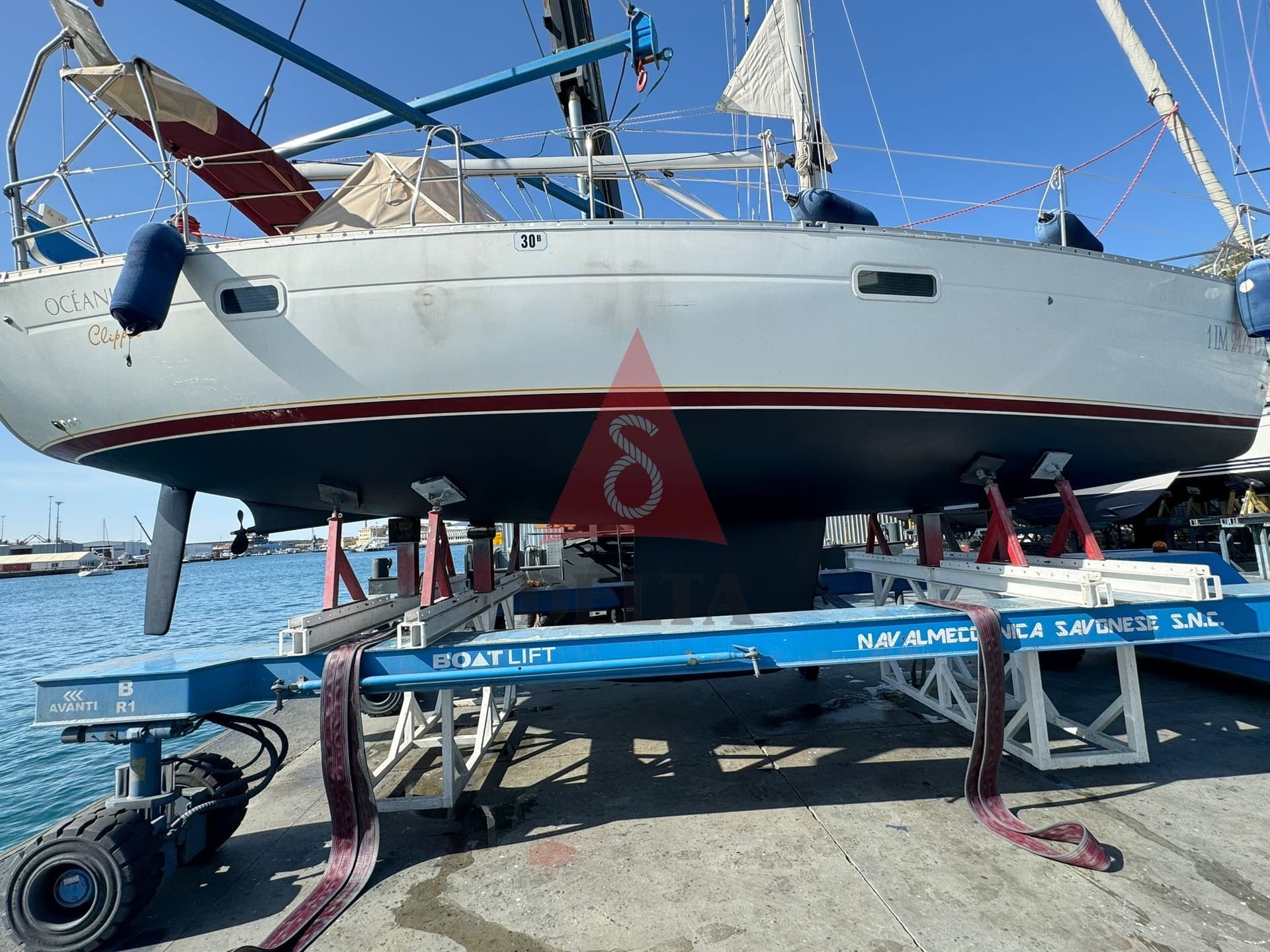 Beneteau Oceanis 361 - Detail View 1 Beneteau Oceanis 361 - Detail View 1