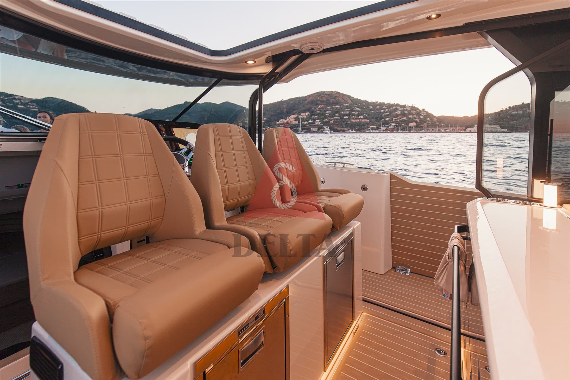 Saxdor 400 Gts - Deck View Saxdor 400 Gts - Deck View