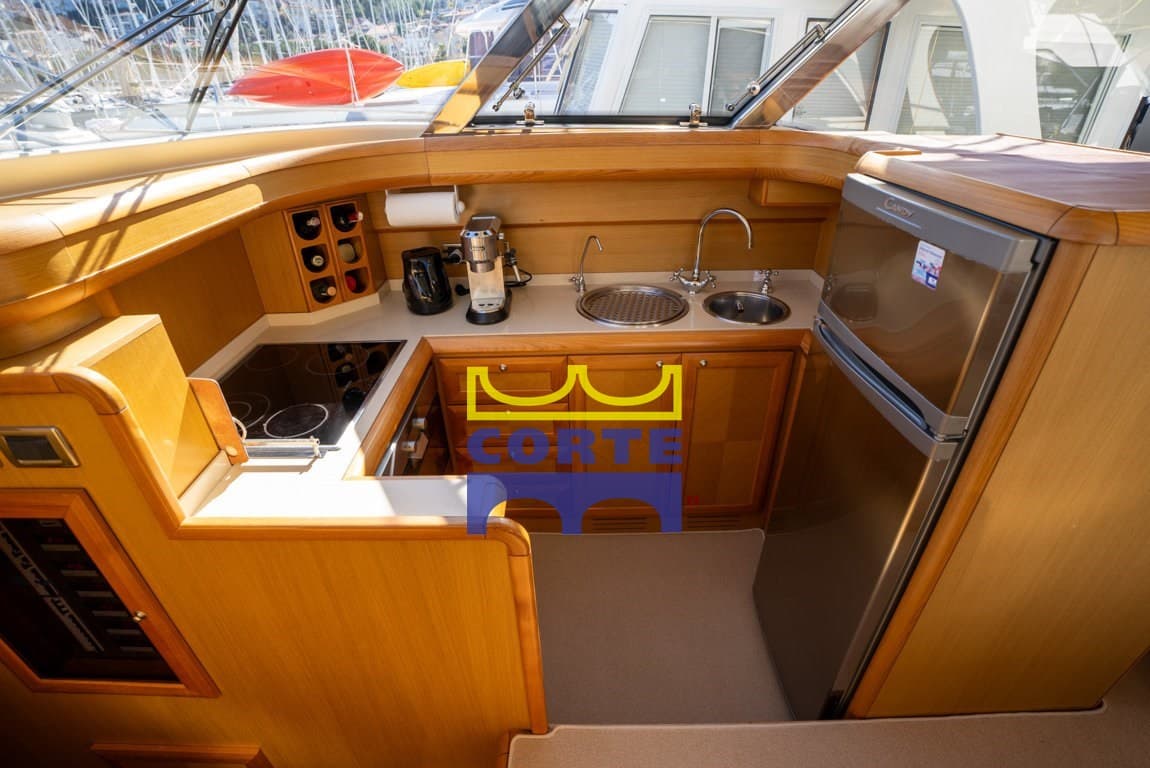 Mochi Craft 51 Dolphin - Deck View Mochi Craft 51 Dolphin - Deck View