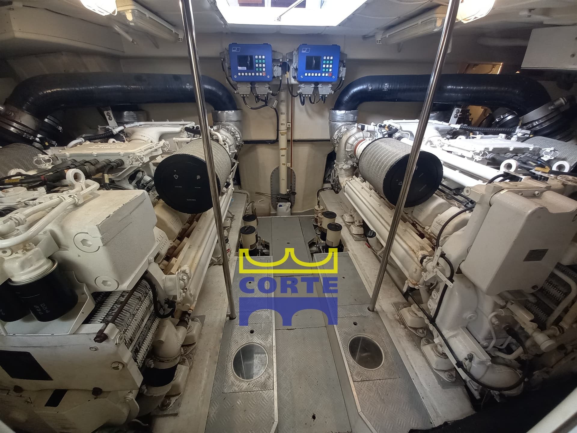 Ferretti Yachts 760 usato - foto hero 14