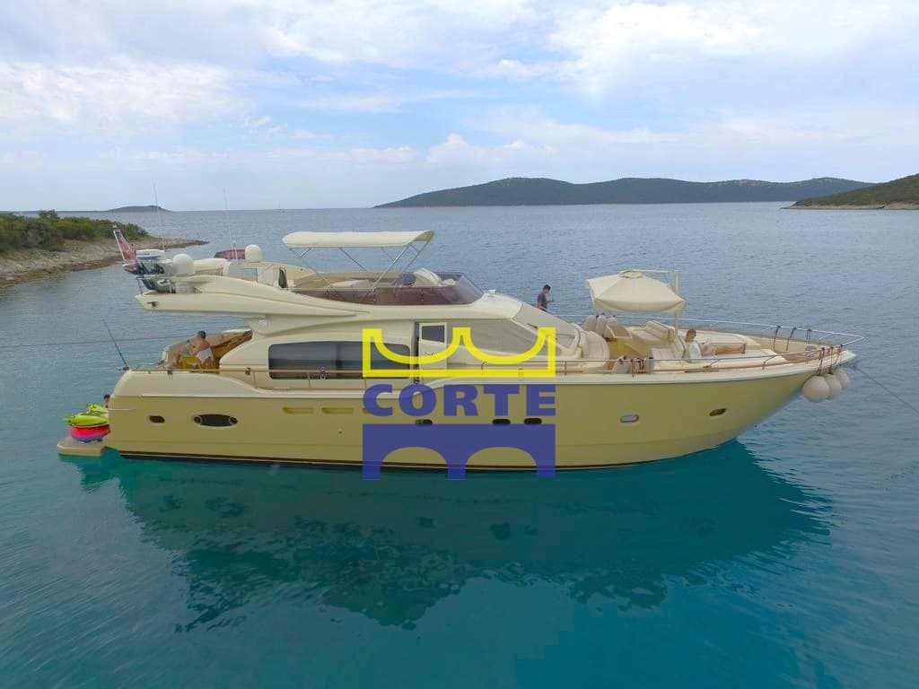 Ferretti Yachts ALTURA 690 d'occasion - vue principale