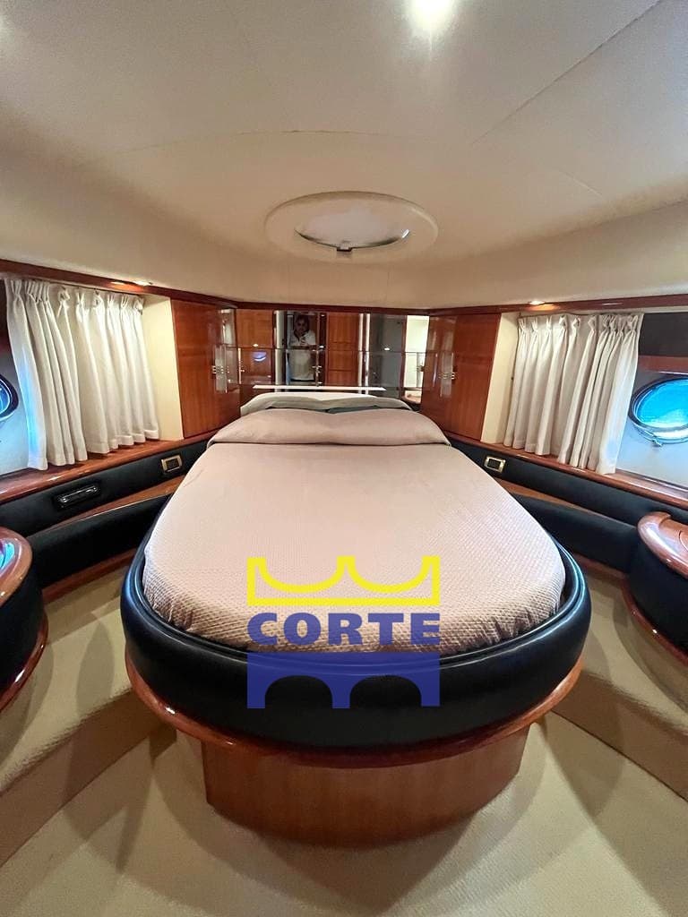 Azimut 62 used - hero image 11